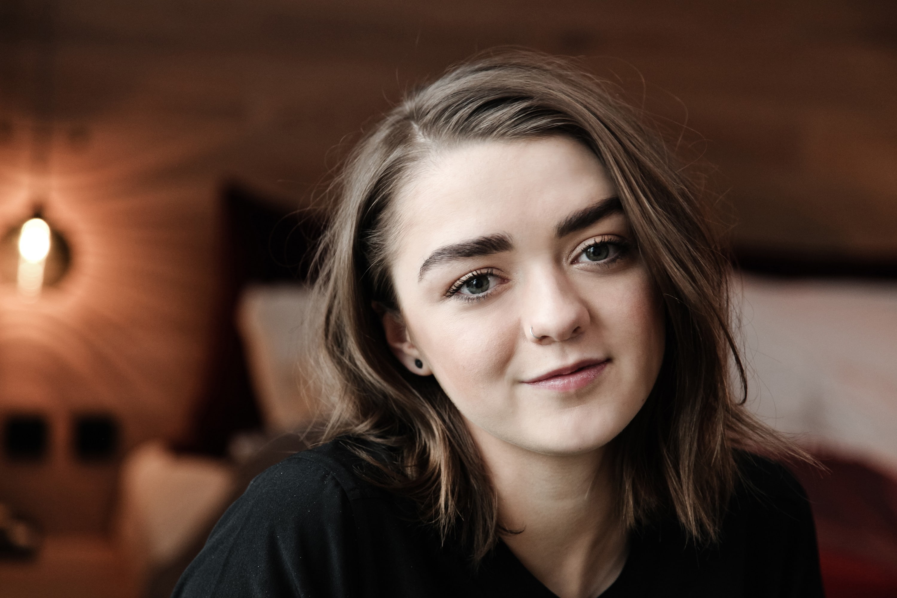 women actress face Maisie Williams nose rings portrait 2k