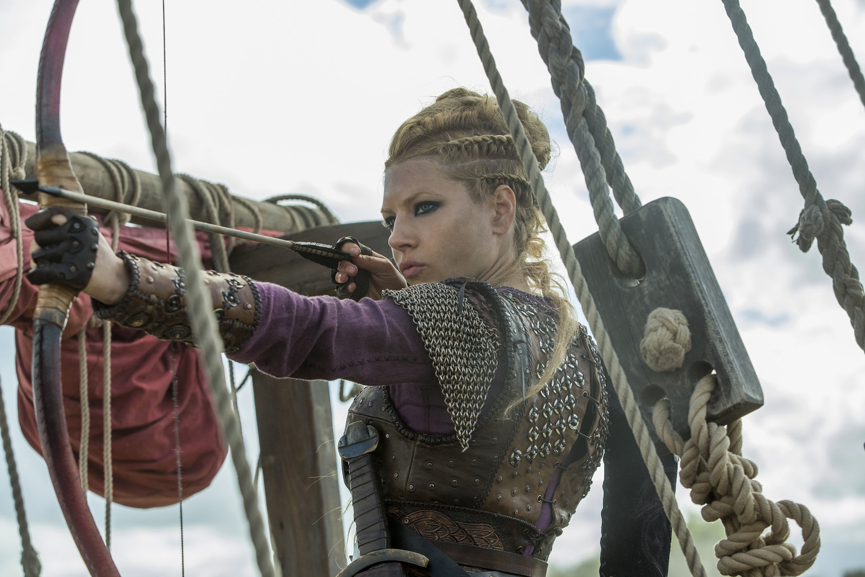 women actress Katheryn Winnick archery face Vikings TV series 2k