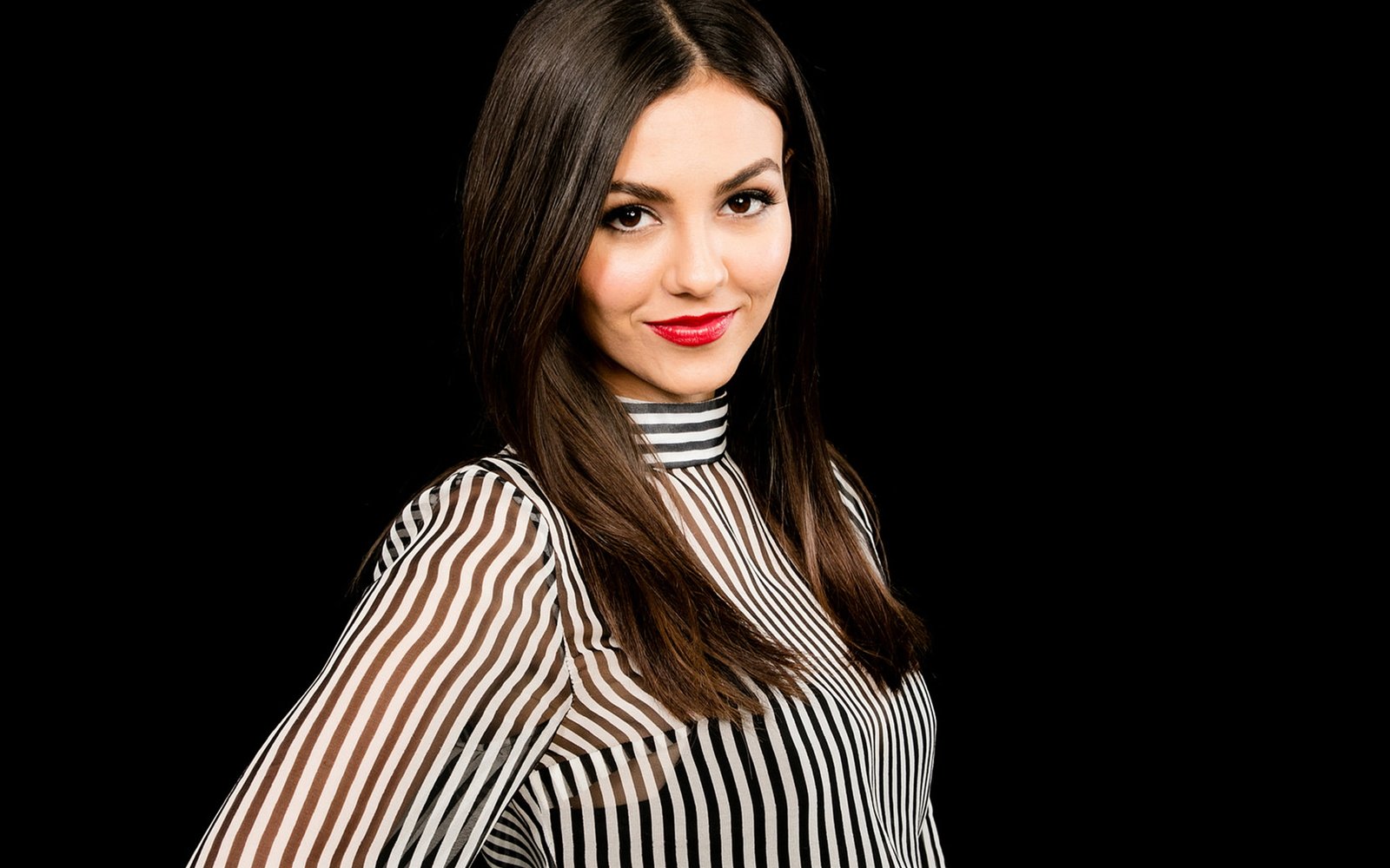 victoria justice actress celebrity dark one person smiling 2k