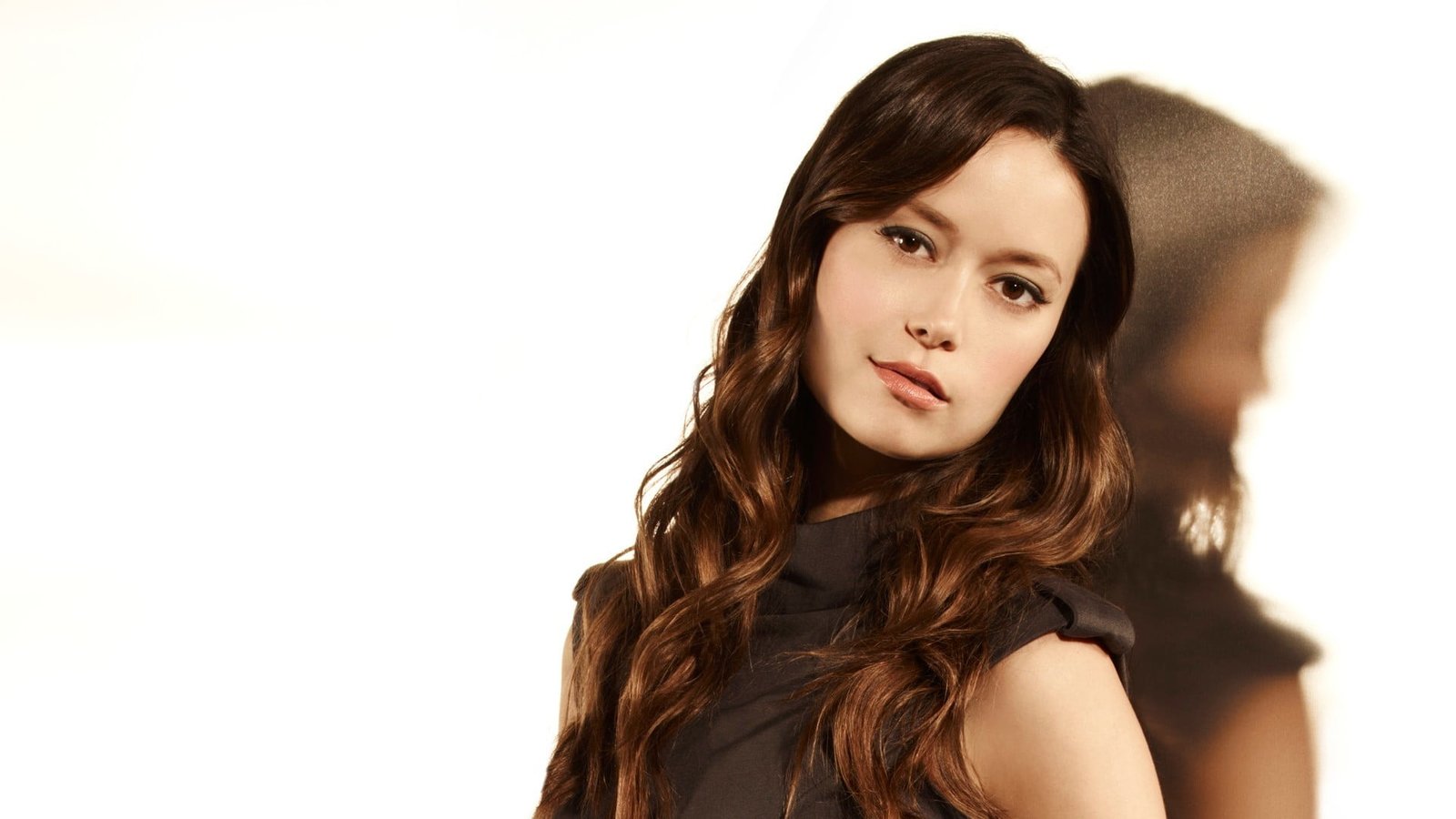 woman wearing black sleeveless top Summer Glau portrait reflection