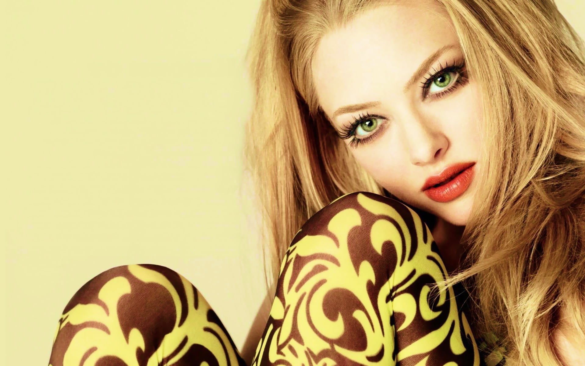 women's black and yellow leggings Amanda Seyfried actress simple background