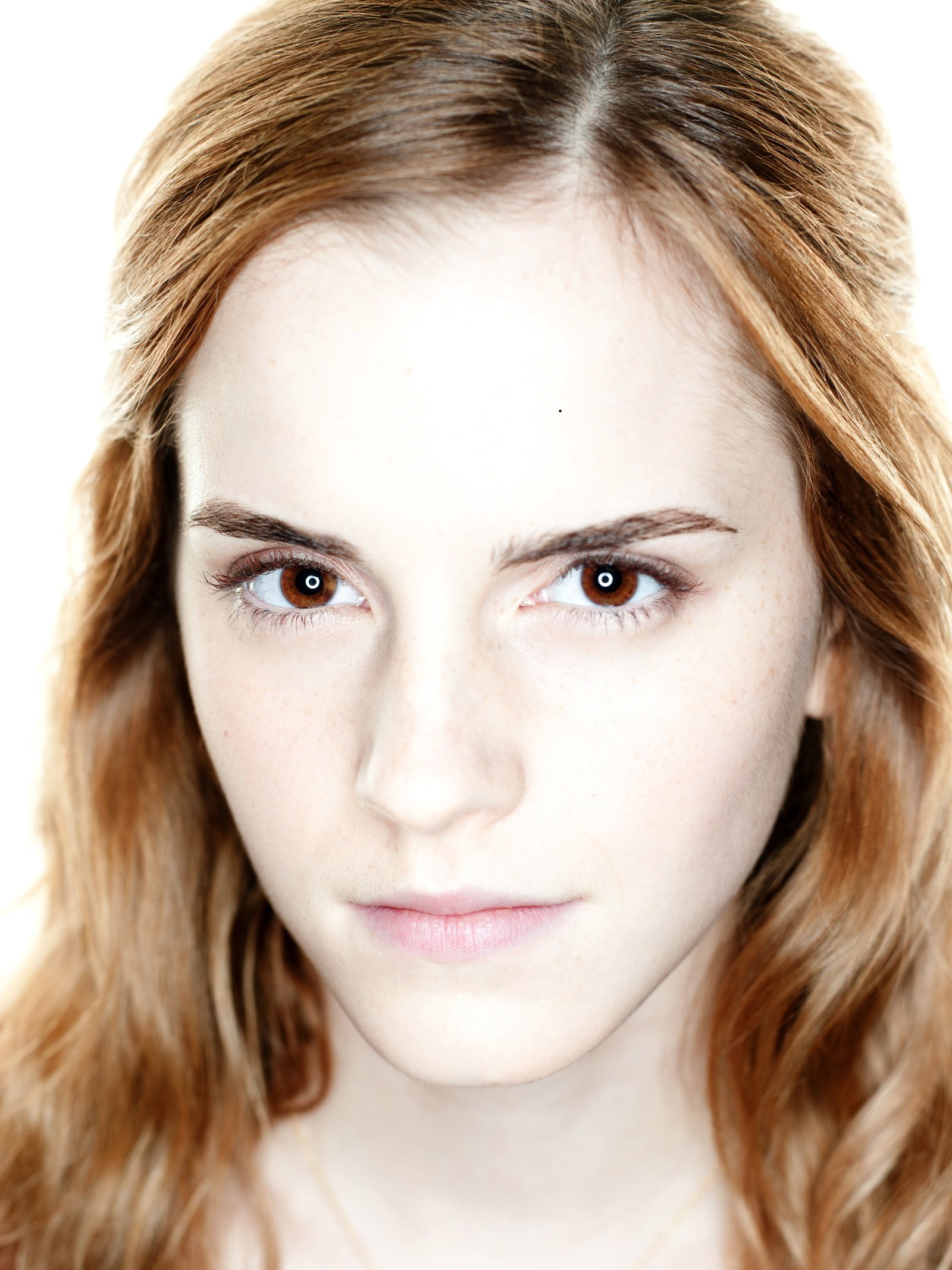 women's white crew neck shirt Emma Watson redhead actress 2k