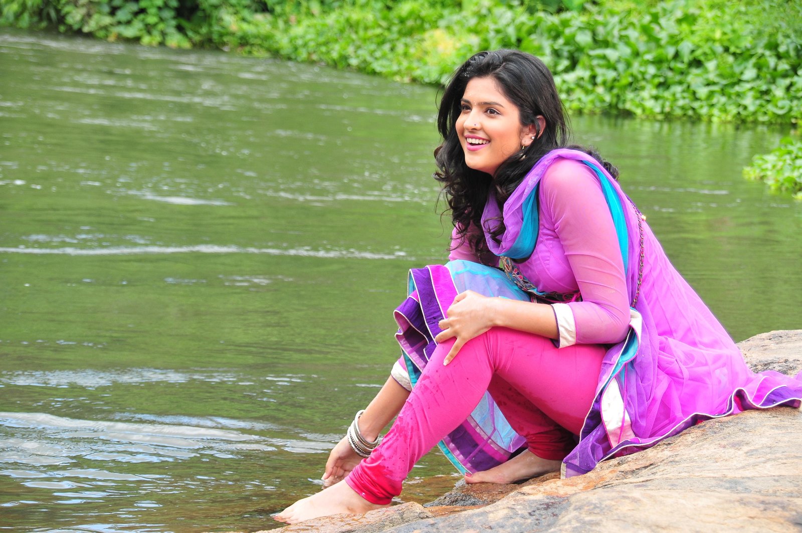 women's purple and pink salwar dress actress deeksha indian 2k 4k