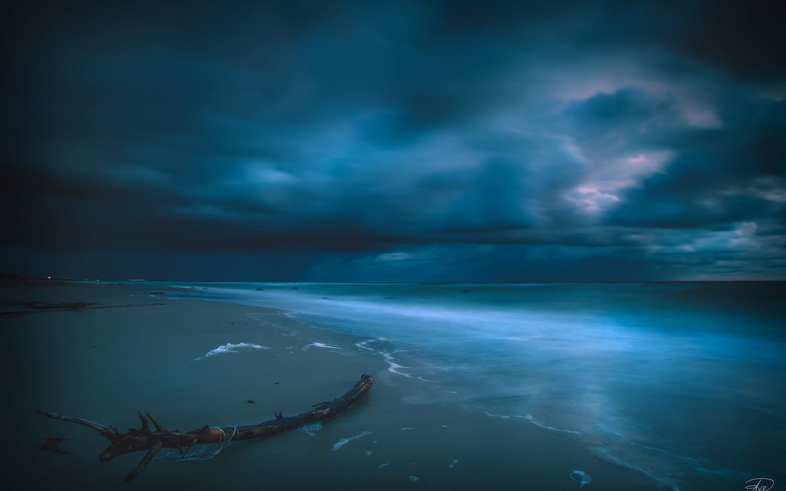 timelapse photo of shore during nighttime nature sea beach 2k