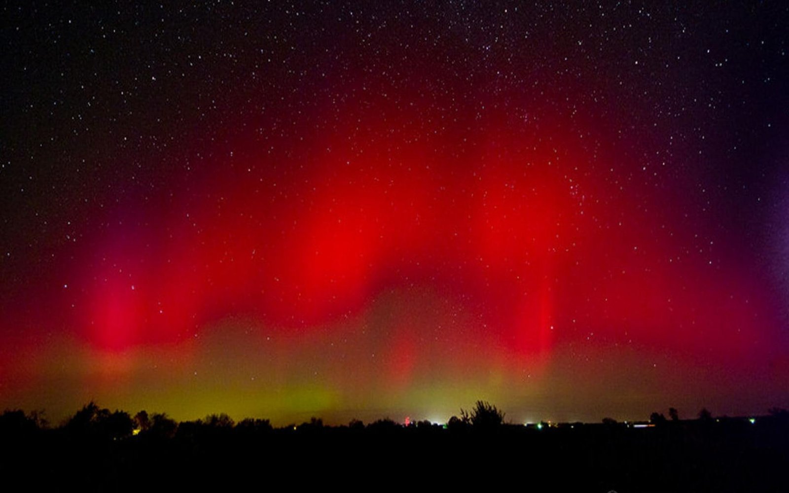 Amazing Northern Lights Over Michigan nature aurora and landscapes 2k