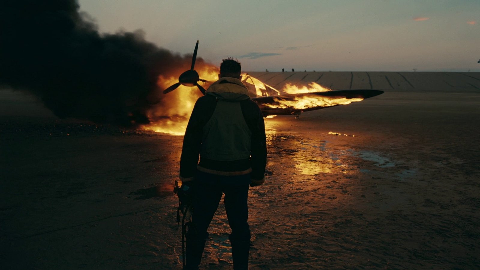 men's black and gray jackete Dunkirk movies aircraft fire 2k