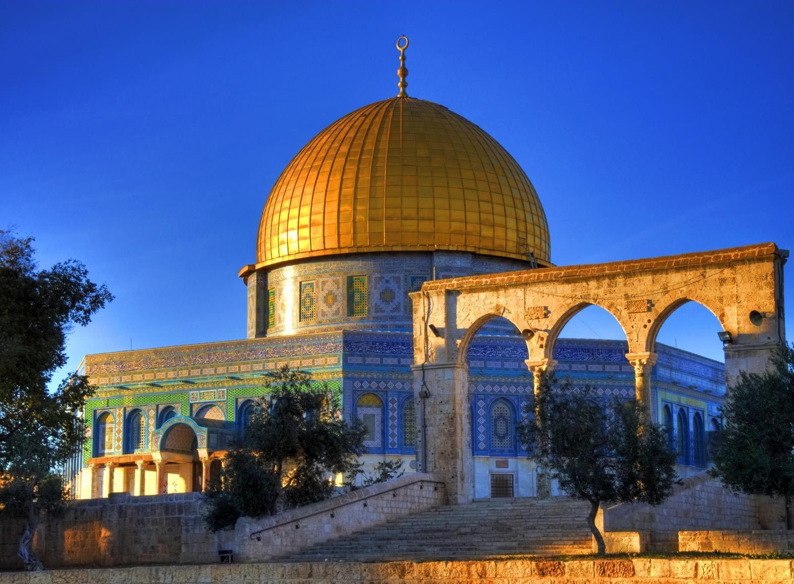 Masjid E Aqsa gold colored dome building Religious muslim 2k