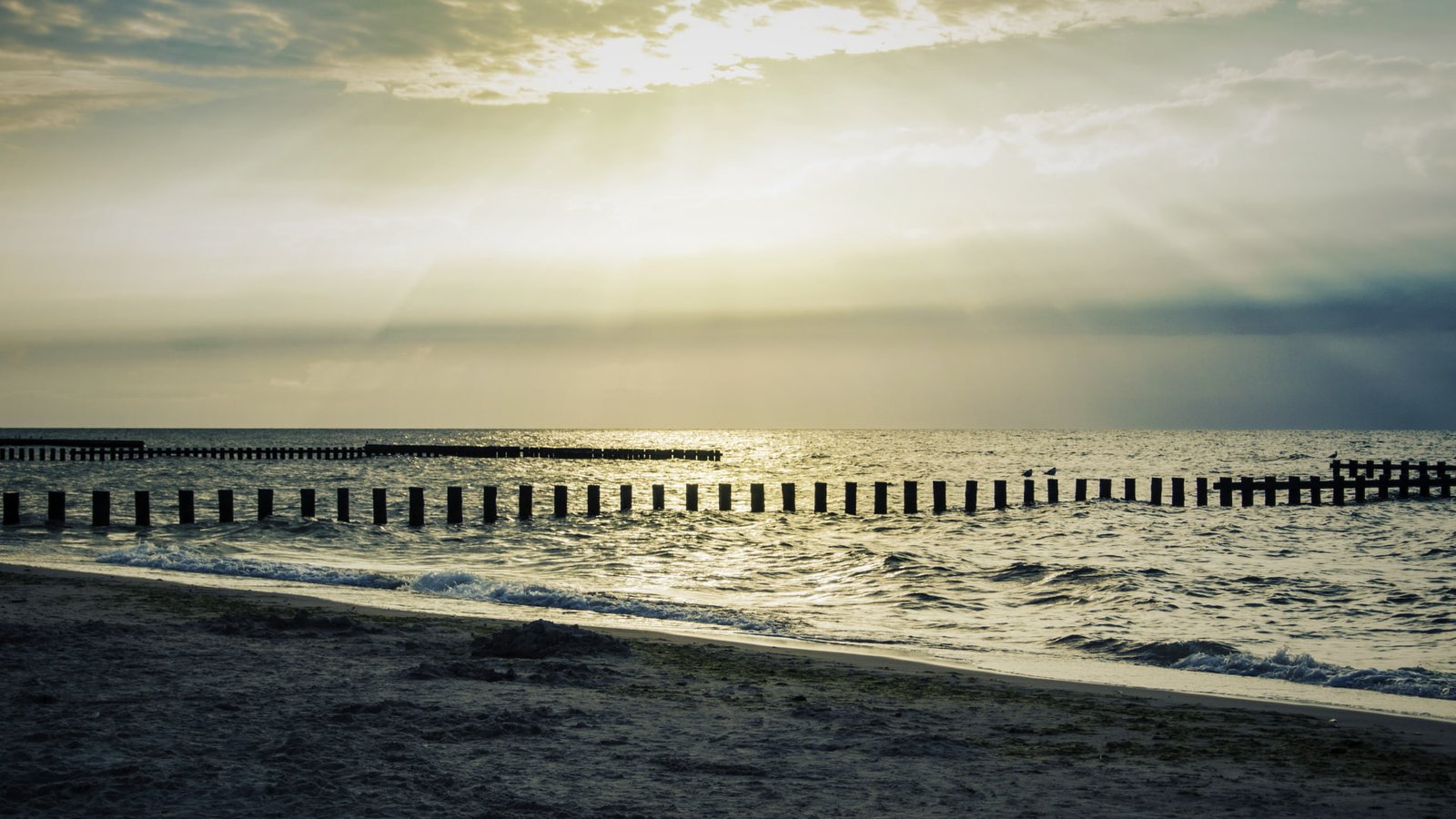 sea Baltic Sea beach Poland sun rays nature sky water 2k