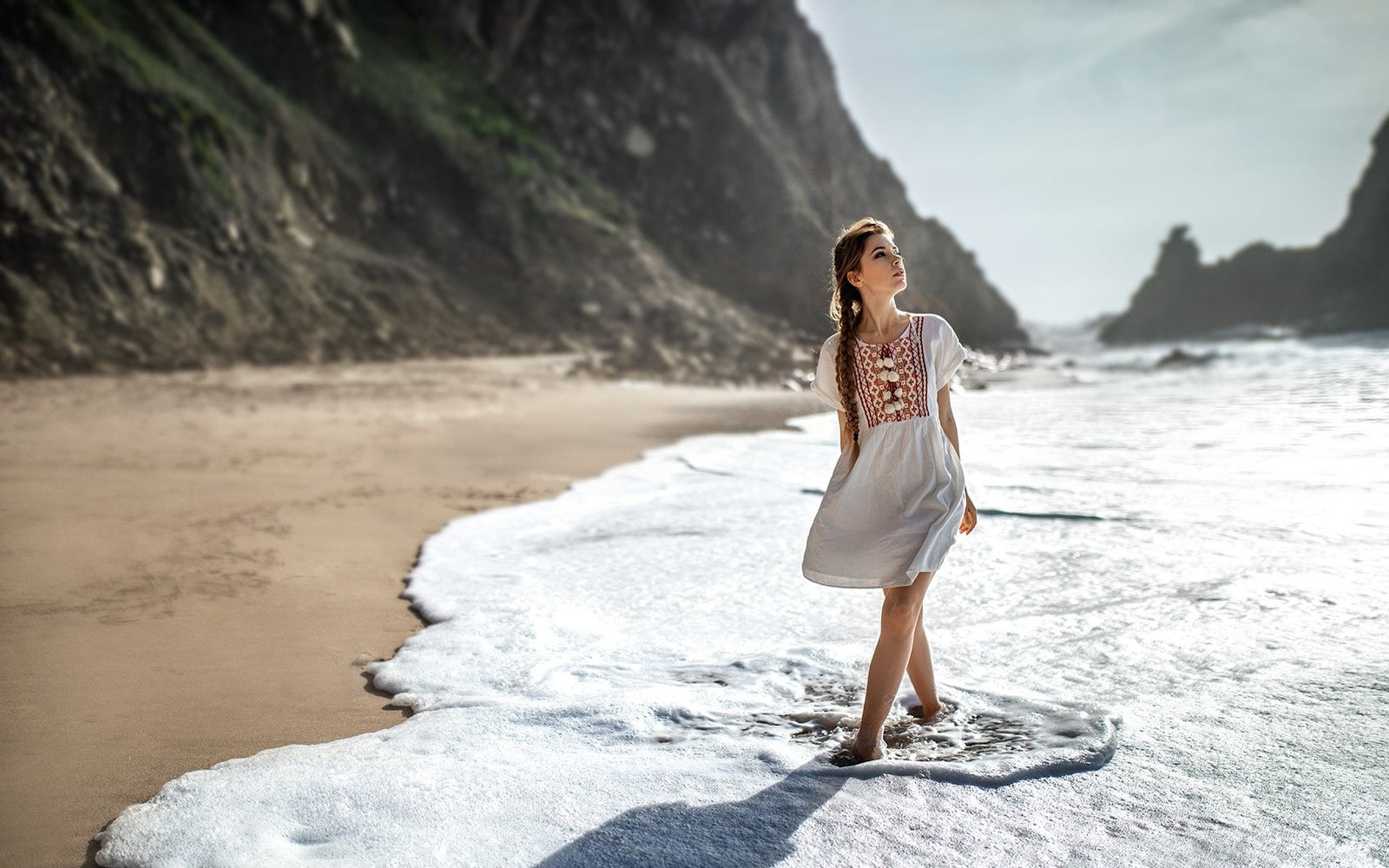 women brunette outdoors coast braids sea beach 2k