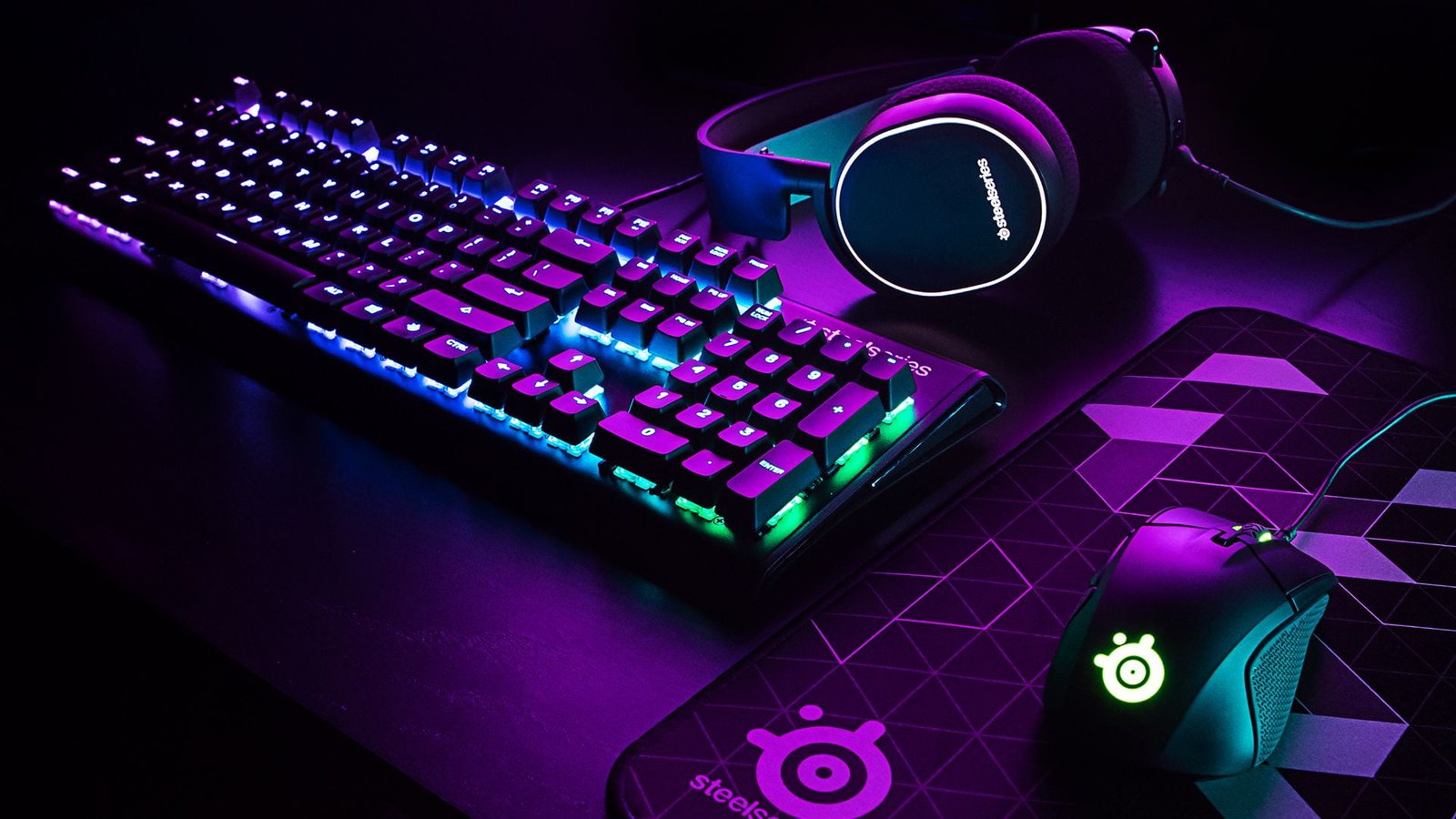 gaming setup SteelSeries keyboards headphones mouse pad 2k