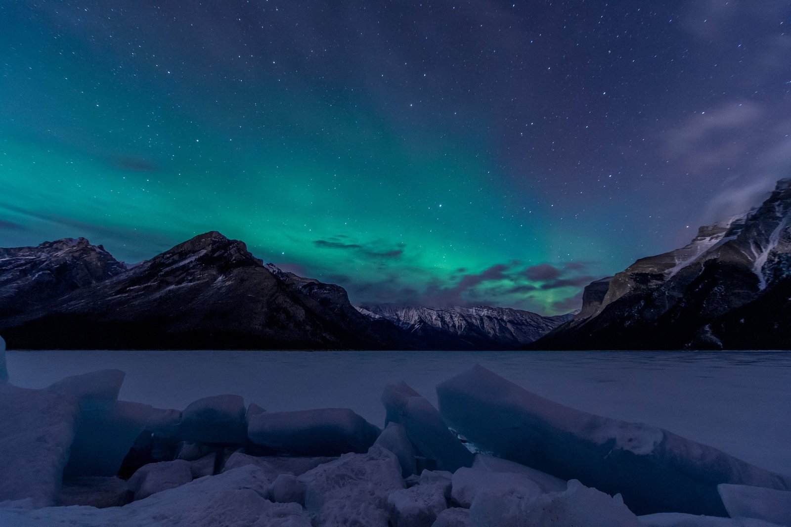 landscape snow aurora borealis 2k
