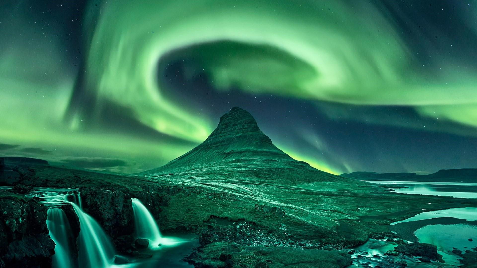 northern lights aurora borealis kirkjufell grundarfjorour 2k