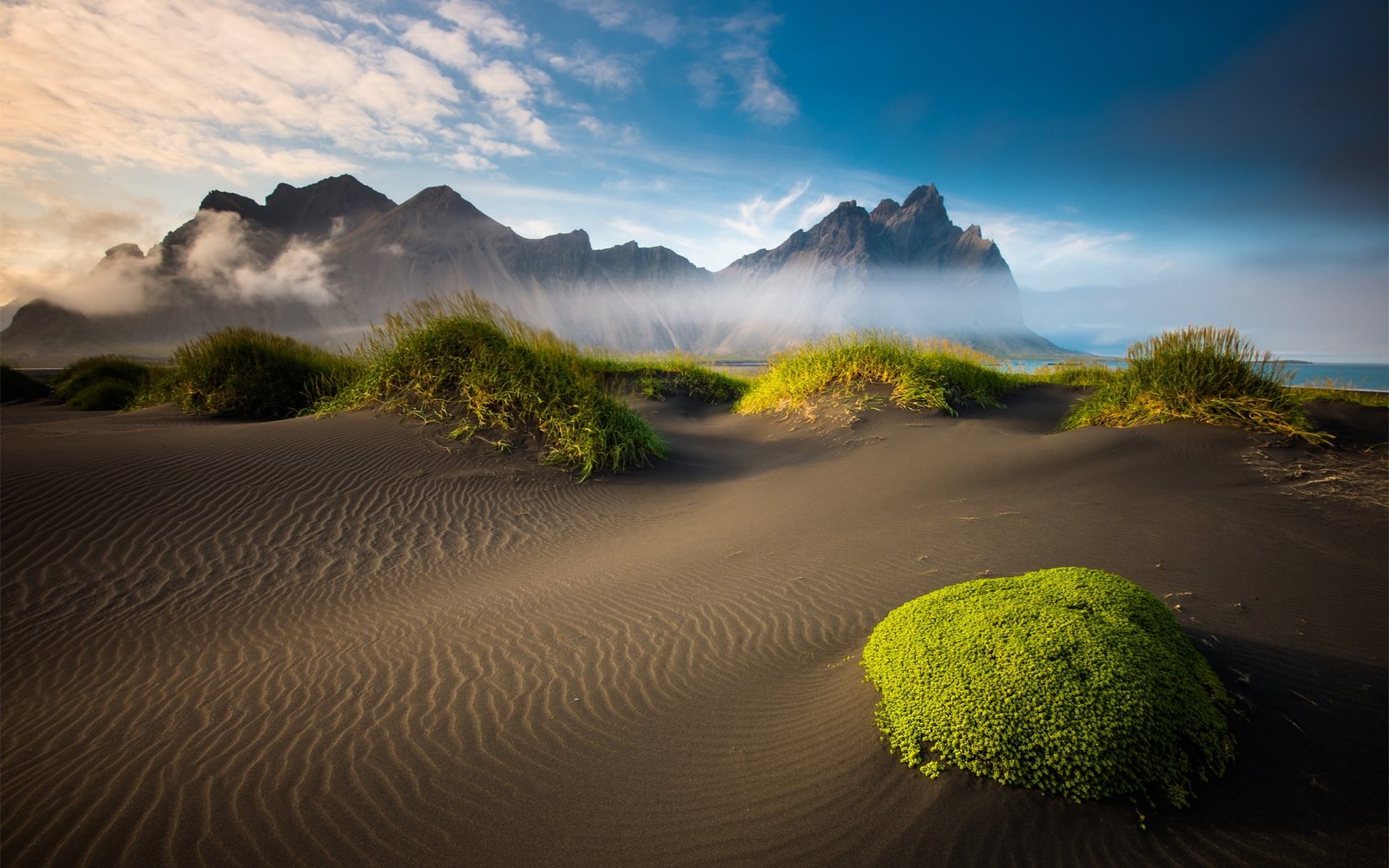 Iceland beautiful scenery mountains beach moss sand sea clouds 2k