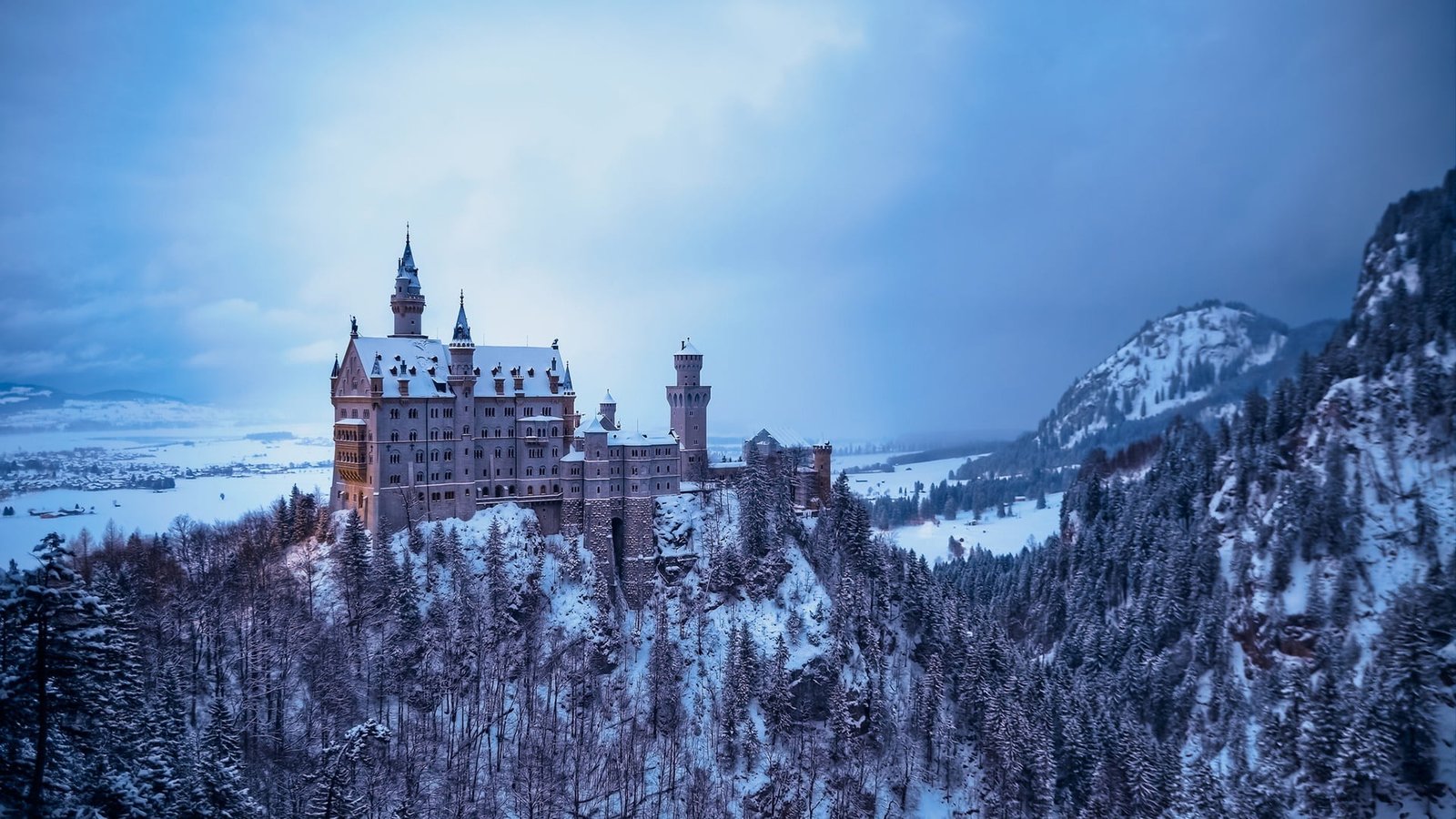 winter sky neuschwanstein castle snow wintertime landmark 2k
