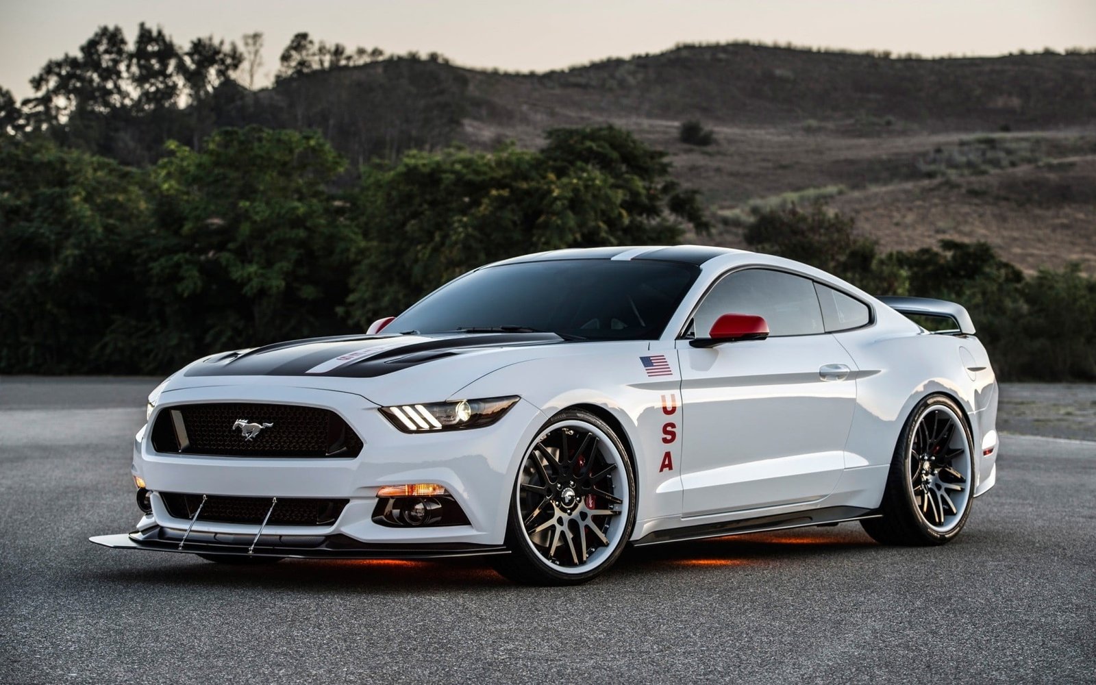 white Ford Mustang GT Apollo Edition 2k