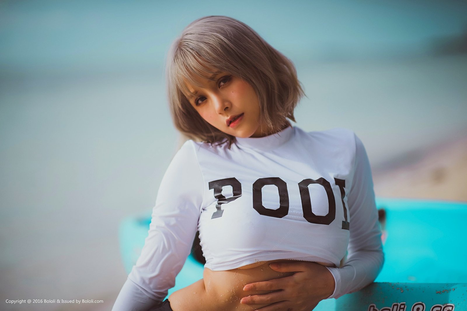 women's white long sleeved crop top bololi short hair beach 2k