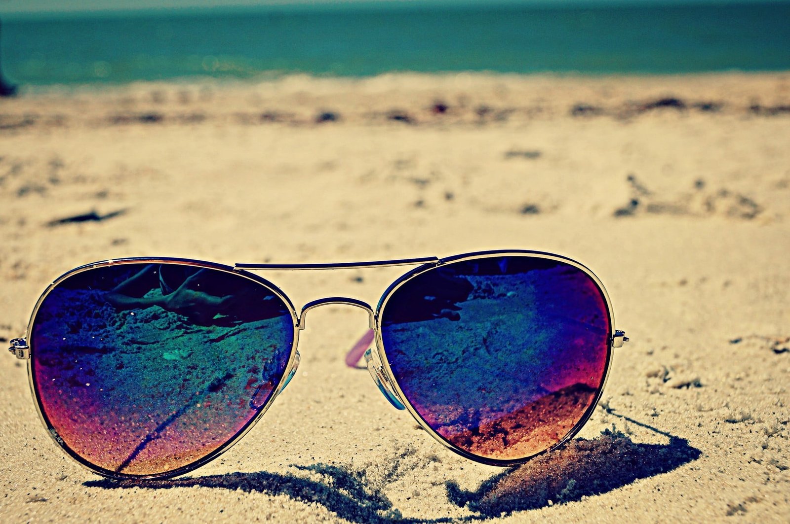 silver colored Aviator style sunglasses beach land fashion 2k