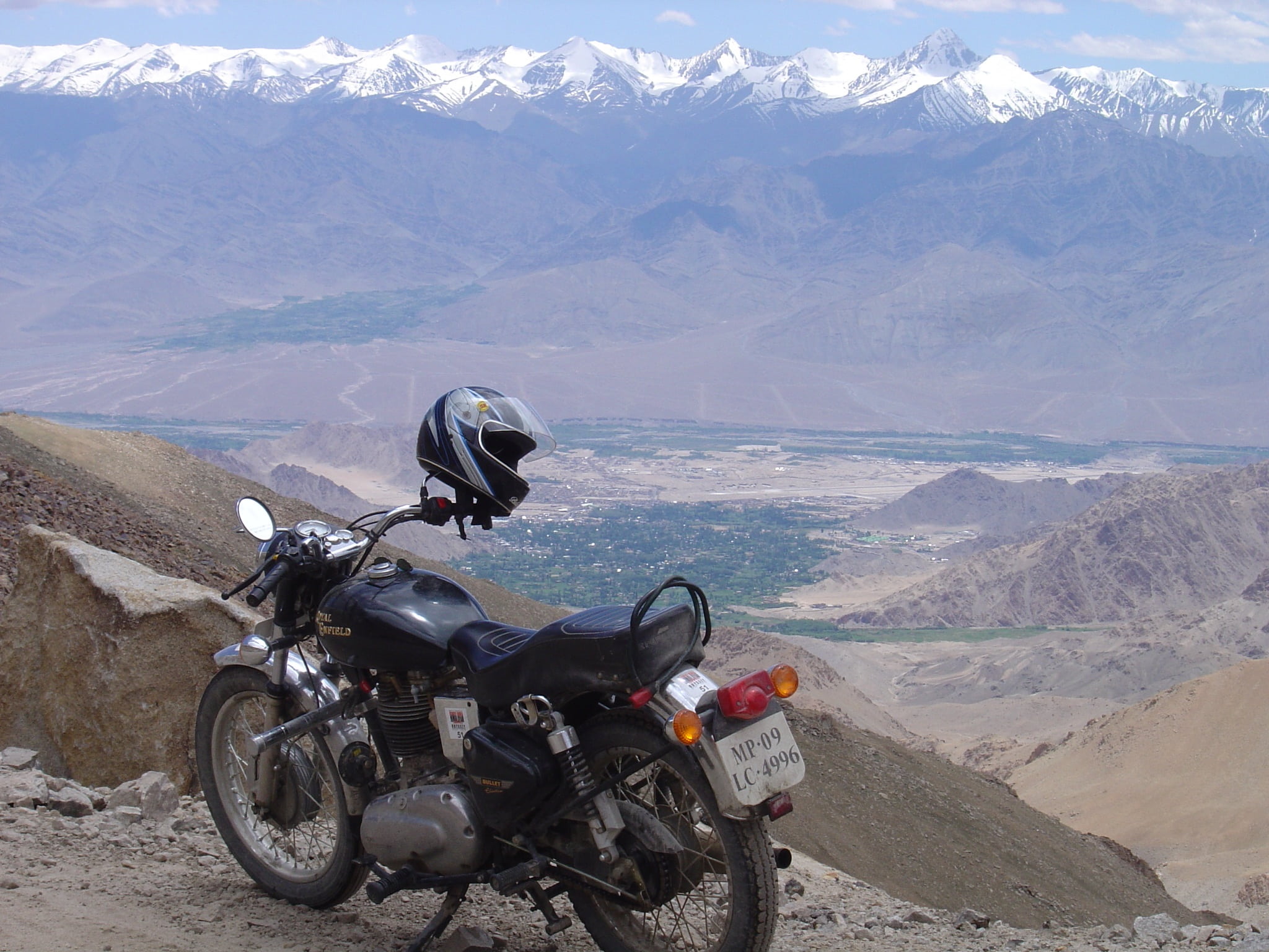 highest motorable road pilgrimage on royal enfield khardungla pass 2k