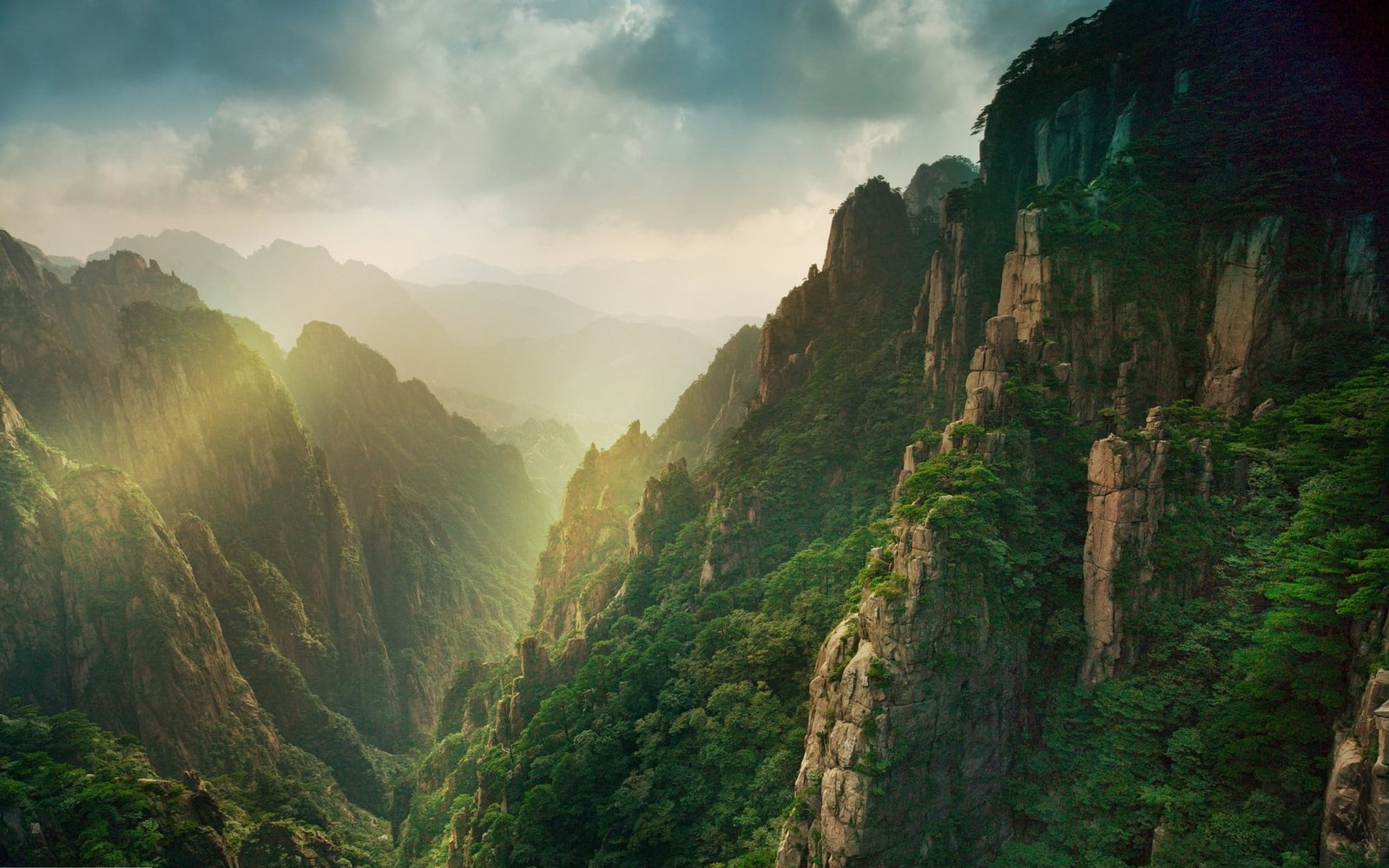 landmark mountains nature landscape mist forest sun rays 2k