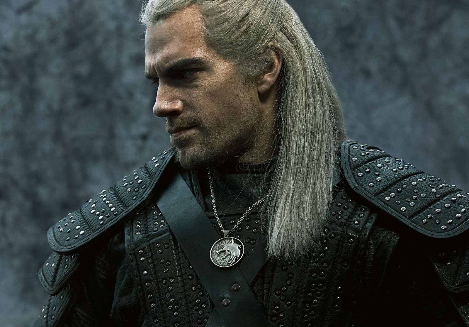 medallion the series Witcher mutant Henry Cavill Netflix 2k