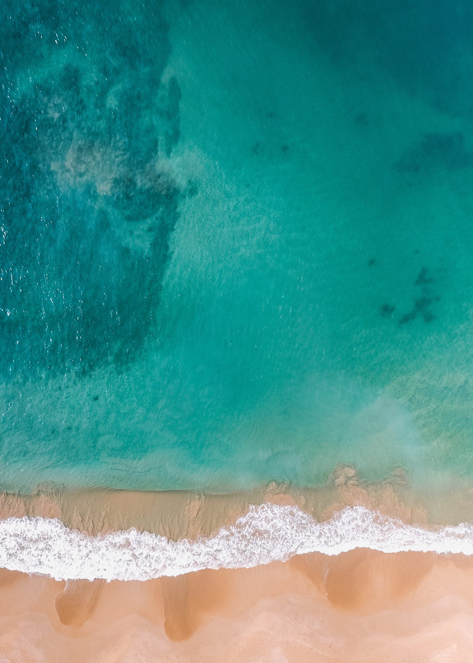 overhead drone beach sand ocean sea water green blue 2k