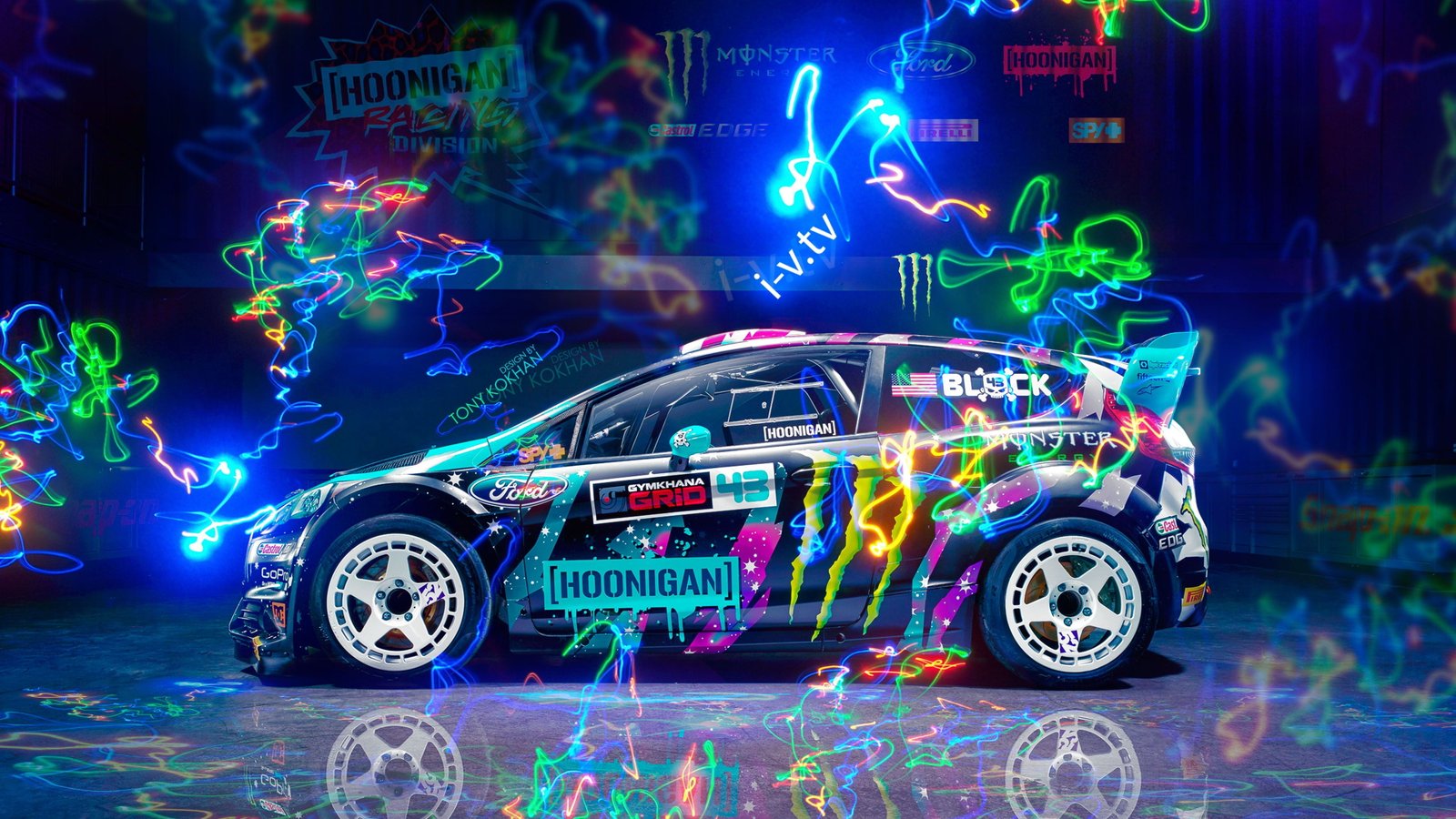 black 5 door hatchback with graffiti Ford Fiesta colorful 2 2k 4k