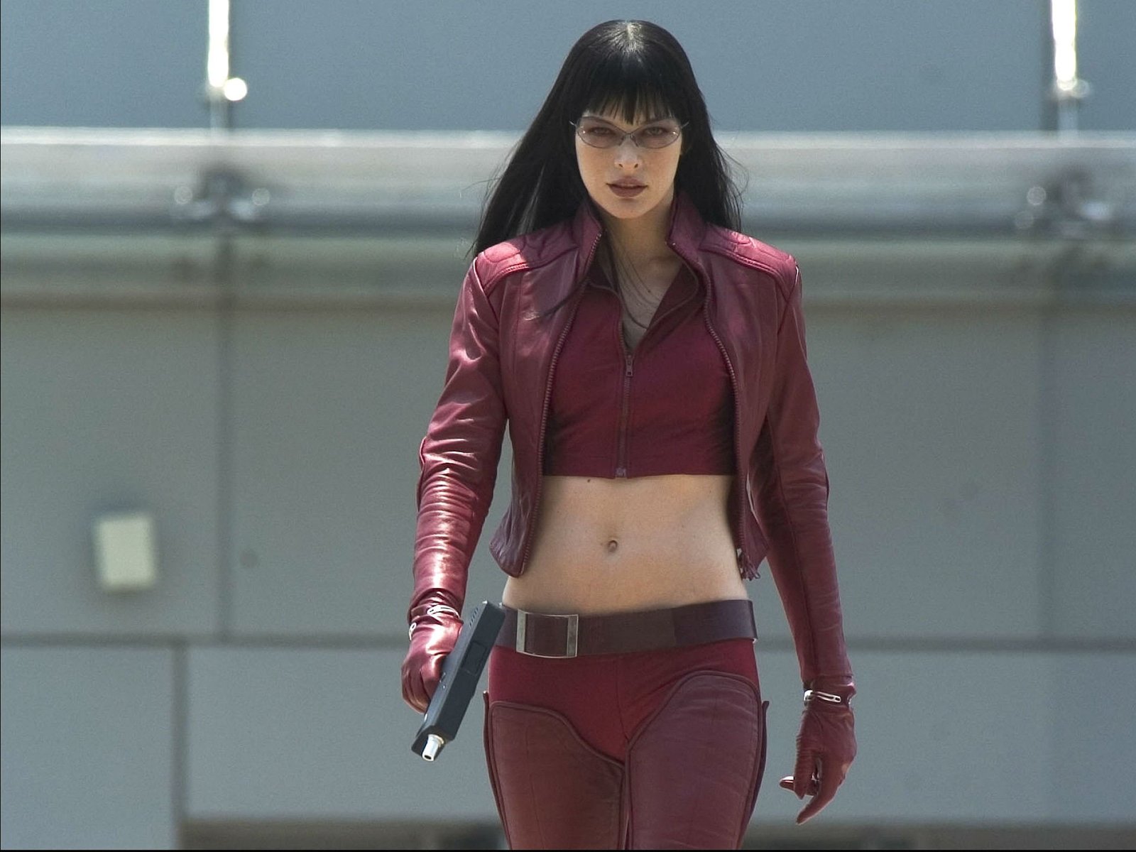 action fighting futuristic gun horror jovovich milla 2k