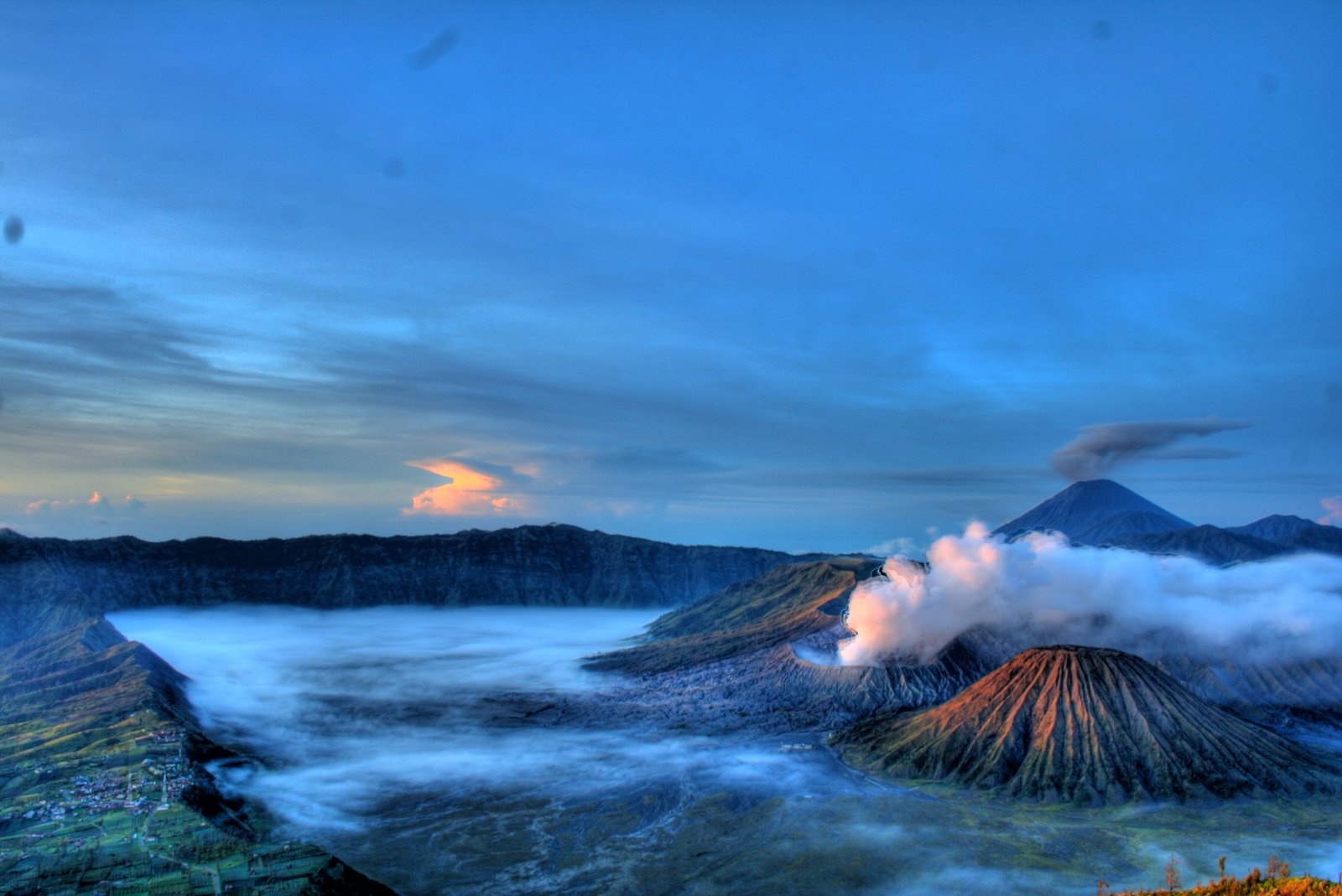 aerial photo of a volcano Gunung Bromo HDR crater 2k