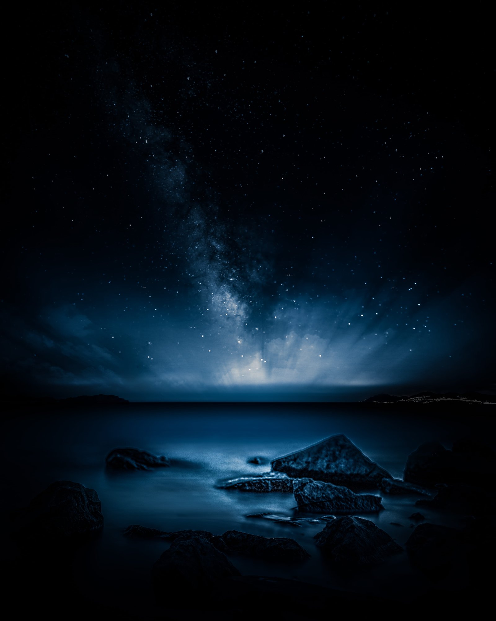 Beautiful night stars from the beach in france body of water during nighttime 2k 4k