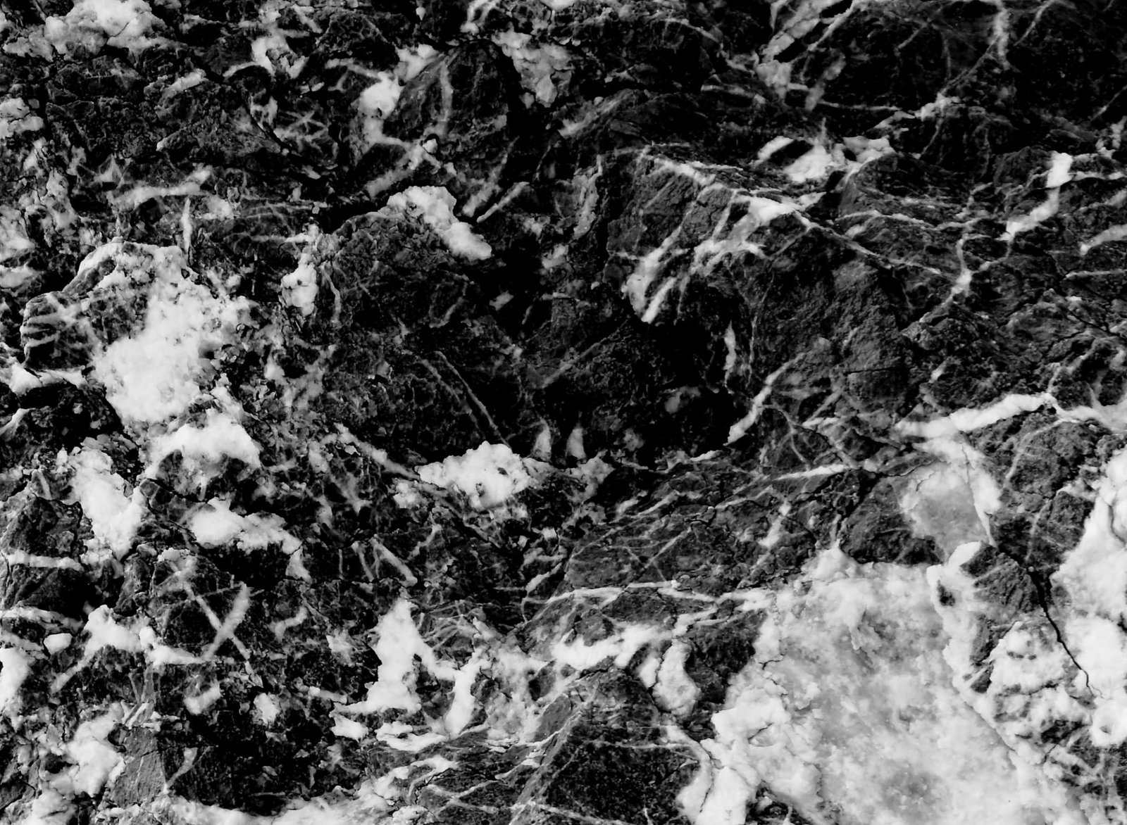 Contrasting black and white cracked marble rock texture dark 2k