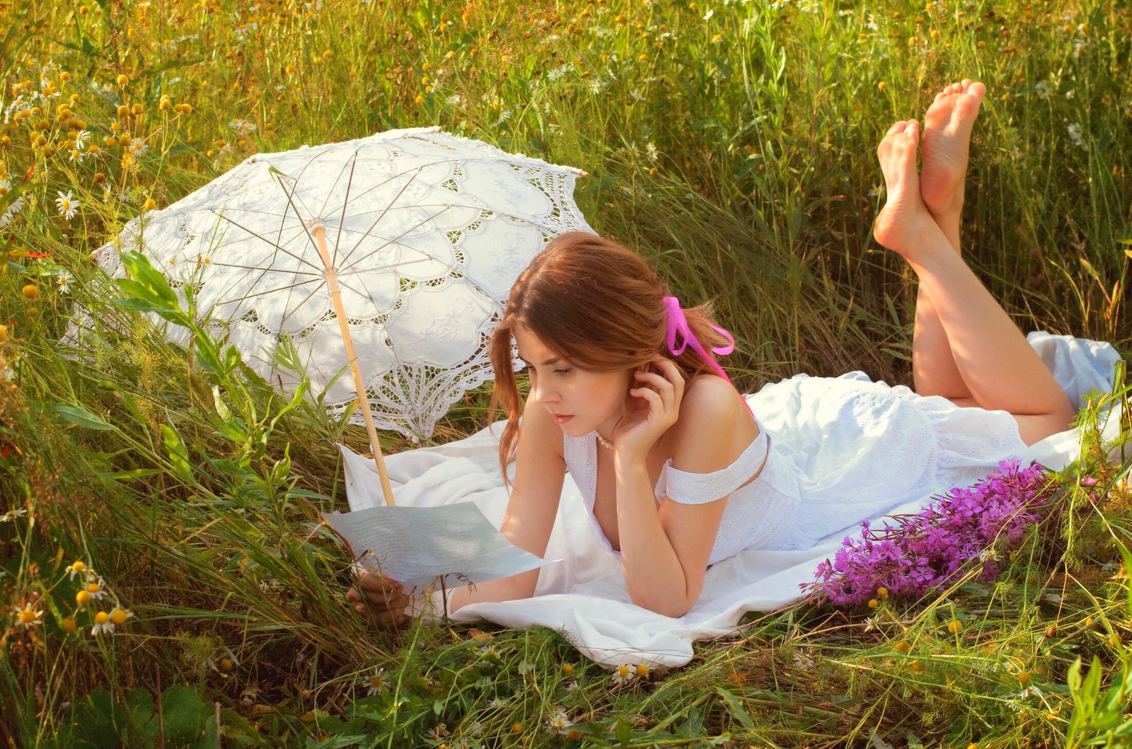 umbrella legs up grass nature barefoot women outdoors 2k