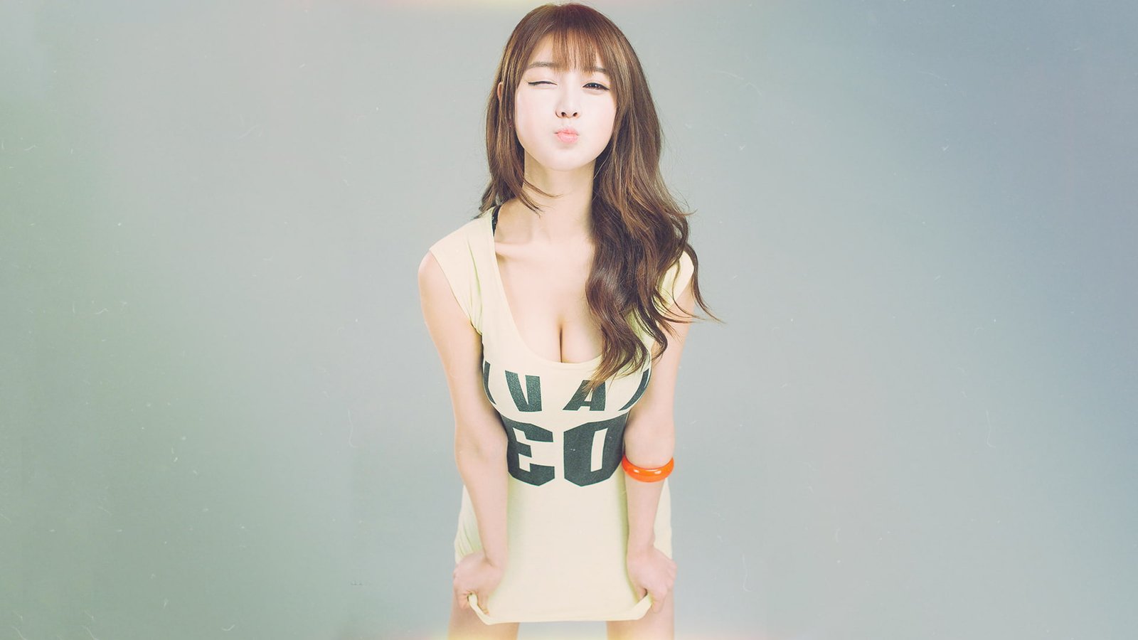 Asian Choi Seul GI korean wink women standing one person 2k