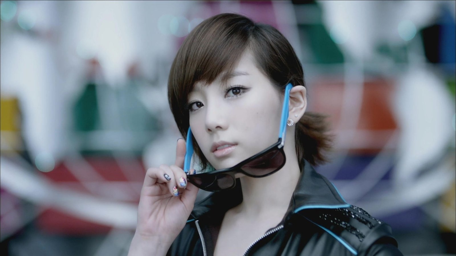 brown sunglasses with blue frames Kim Tae Yeon Asian Korean 2k