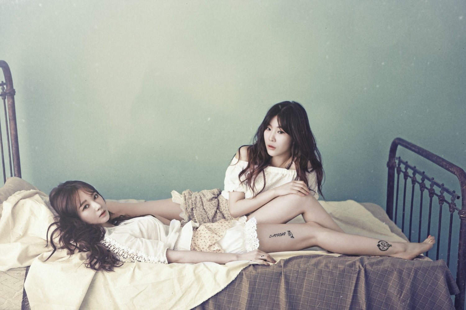 Korean Davichi K pop Kang Min Kyung Lee Hae Ri women long hair 2k