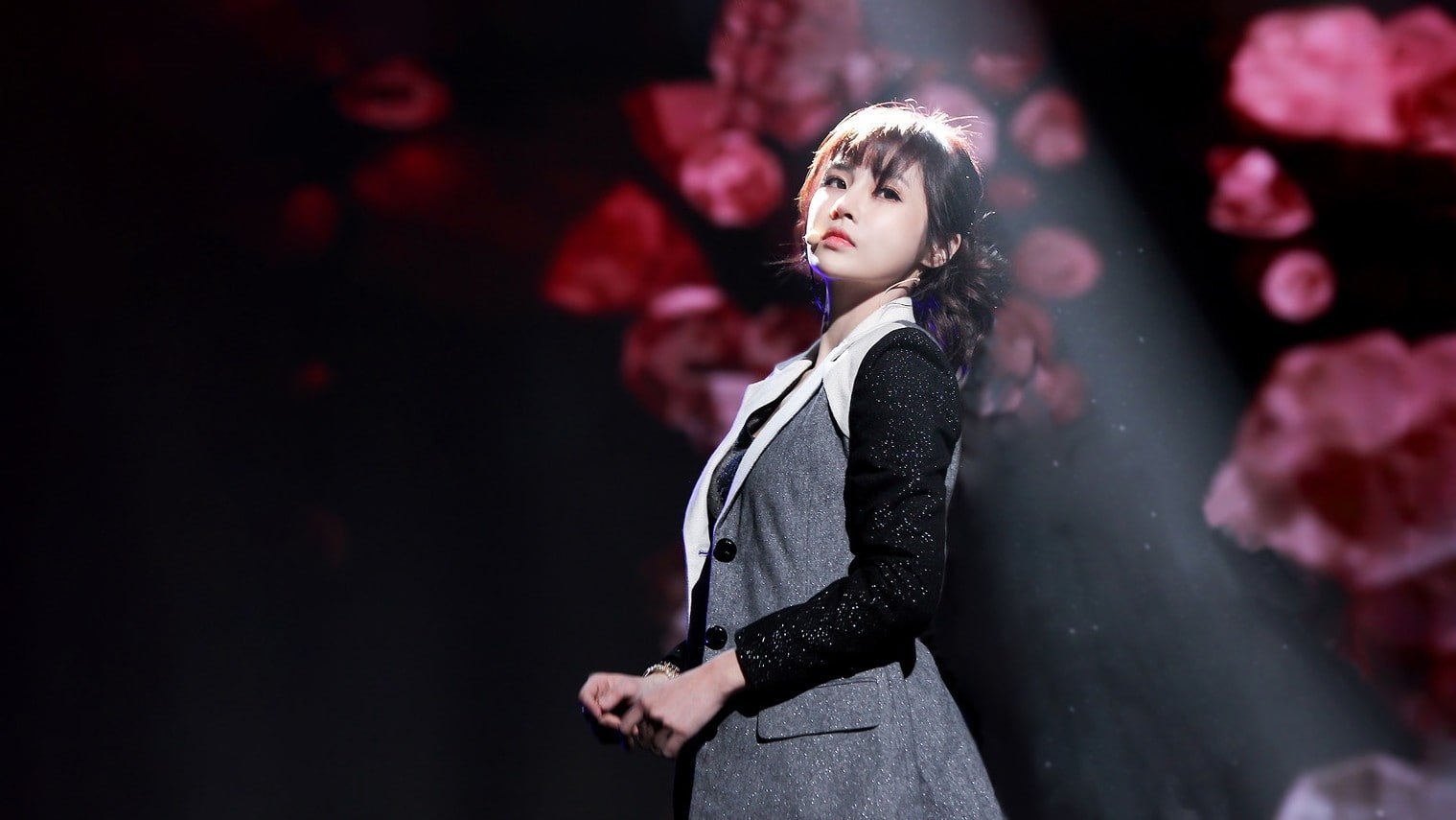 T ara Boram singer women K pop brunette gray dress stage shots 2k