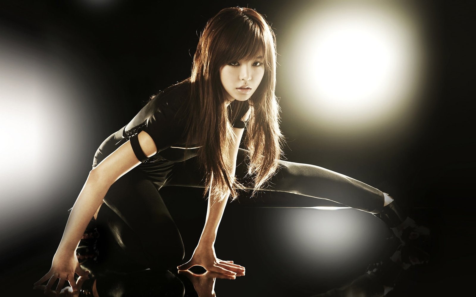 woman wears black fitted jeans and shirt SNSD Girls Generation 2k
