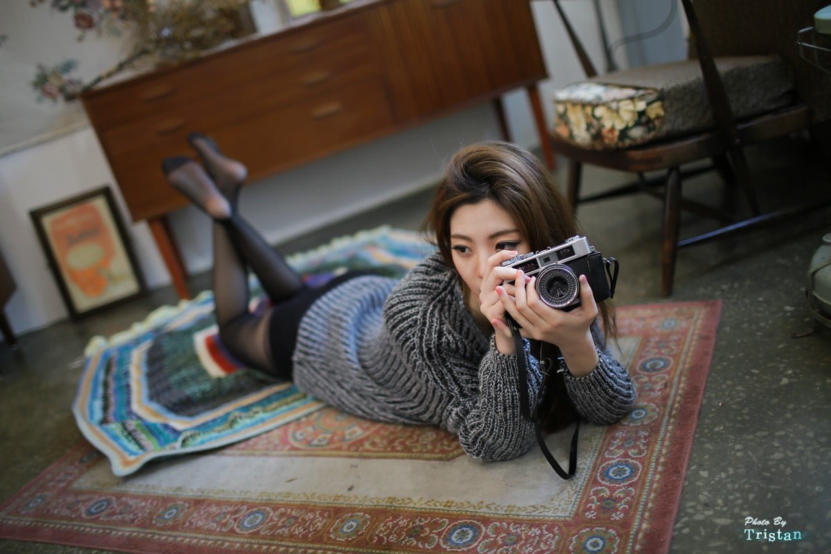 women s gray corduroy sweater Chae Eun Korean Asian camera