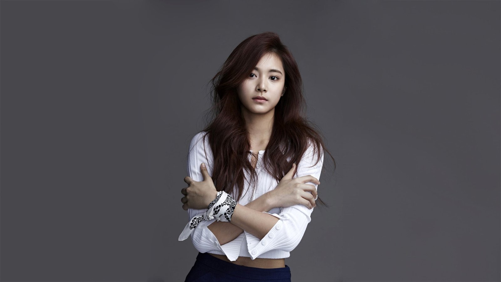 women s white long sleeved top twice tzuyu Asian K pop Korean 4 2k