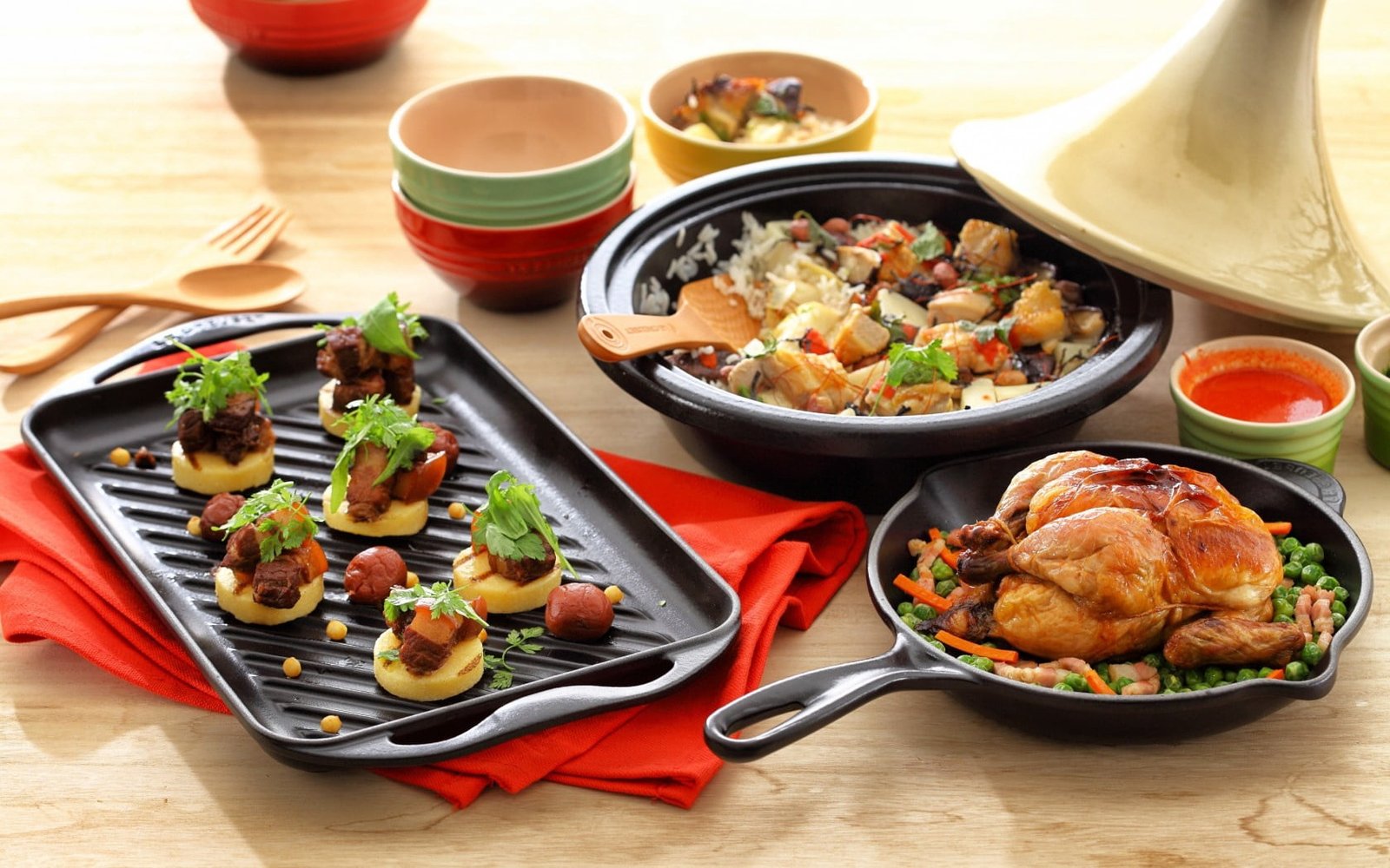 roasted chicken with vegetables meat fried dishes food meal 2k