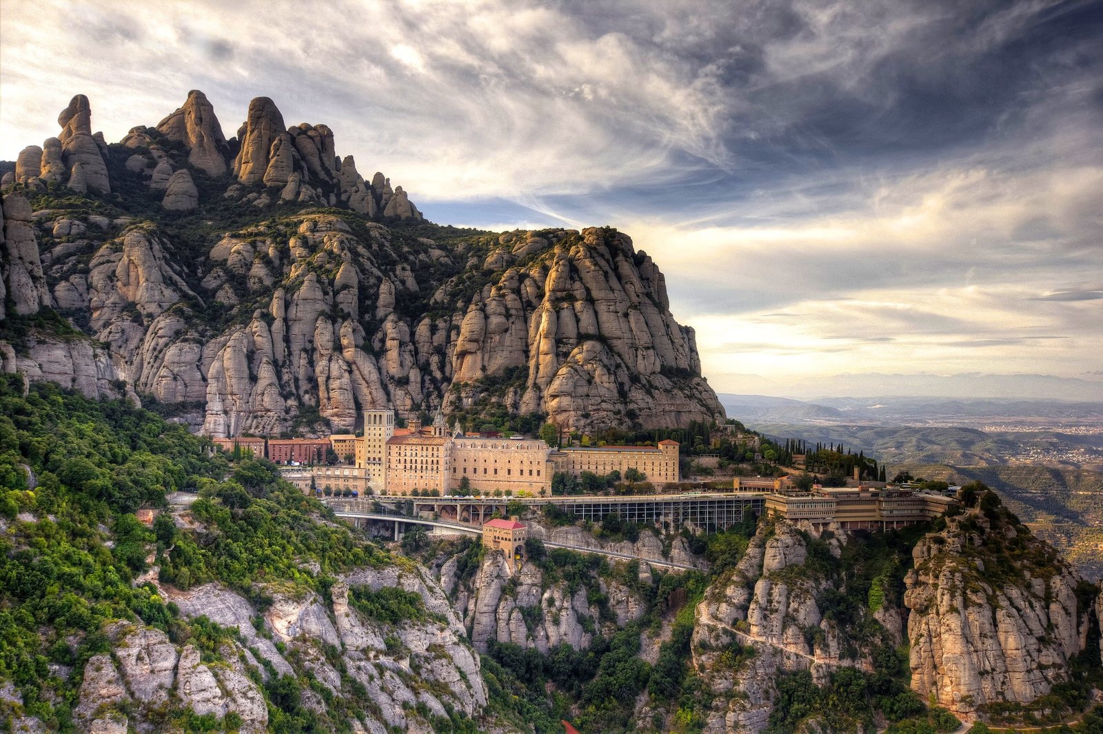 landscape Spain HDR nature building mountains clouds 2k