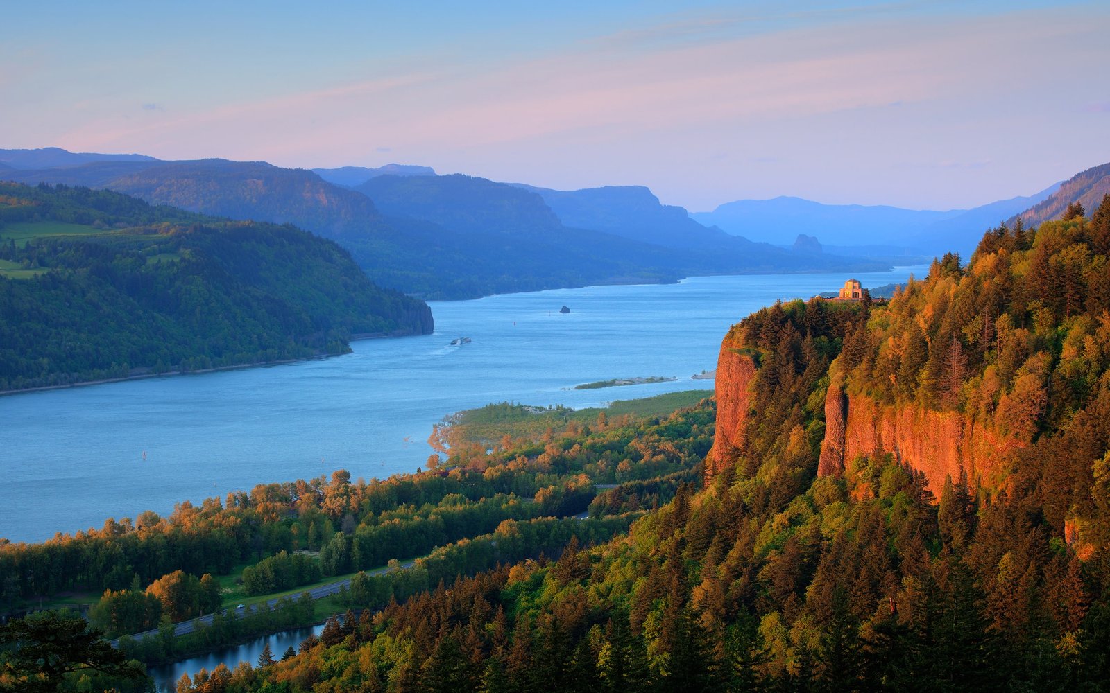 Columbia River forest mountains nature scenery 2k