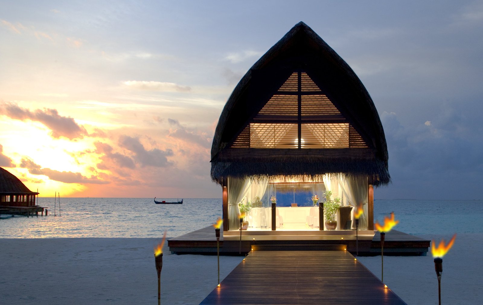 brown wooden cottage maldives beach tropical sea sand bungalows 2k 4k