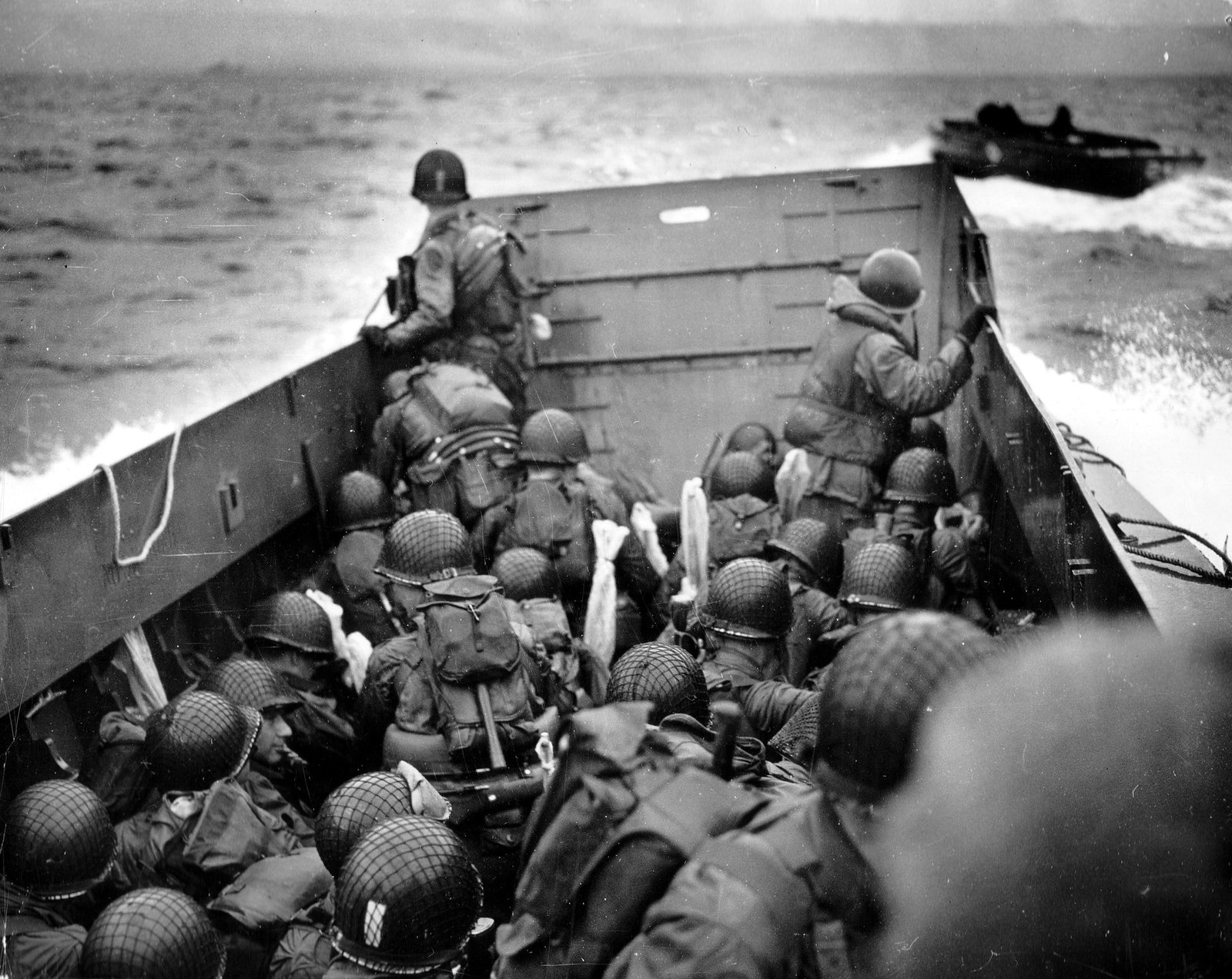 combat helmet lot military World War II Omaha Beach people 2k