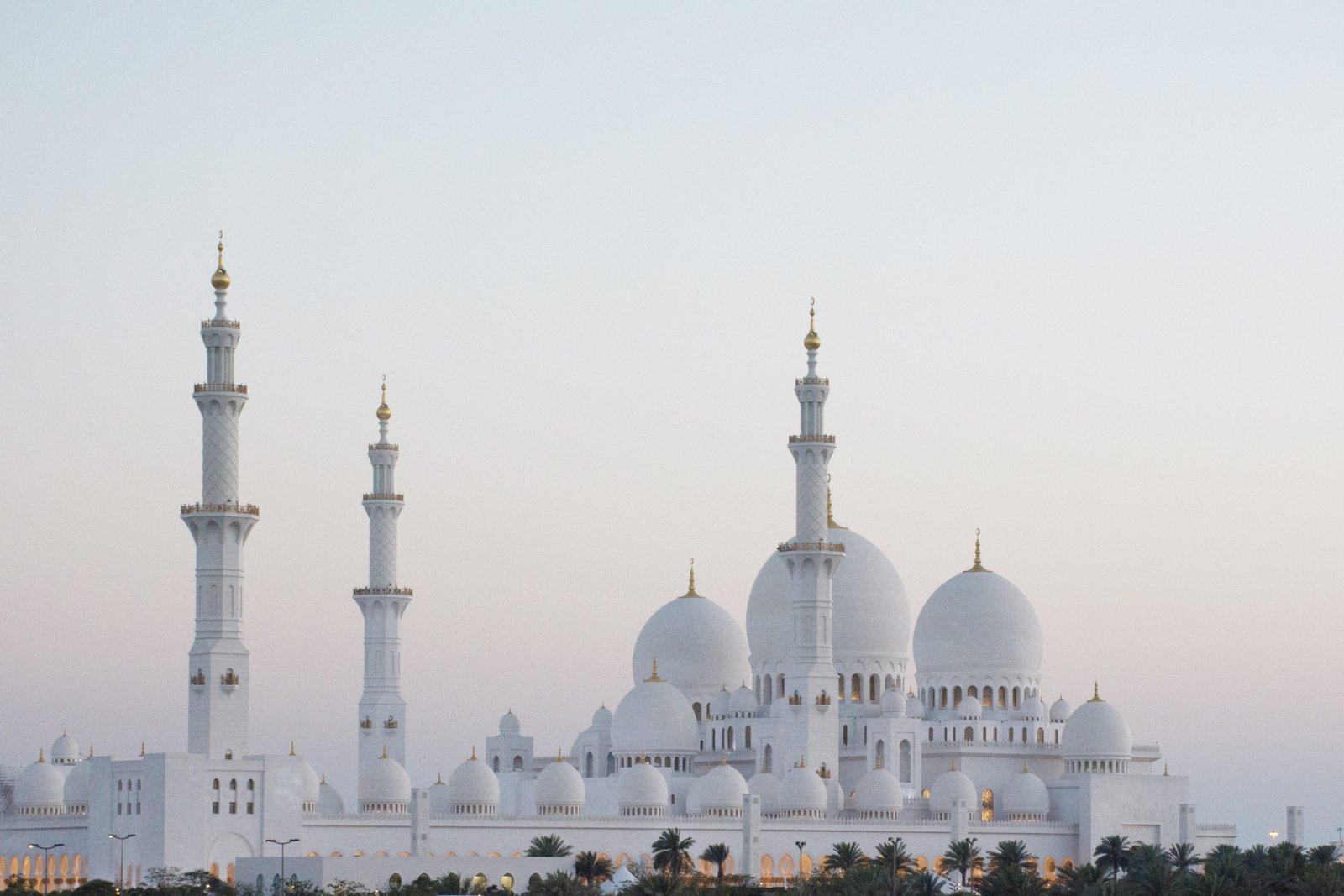 photo of white mosque Taj Mahal abu dhabi grand muslim islamic 2k 4k