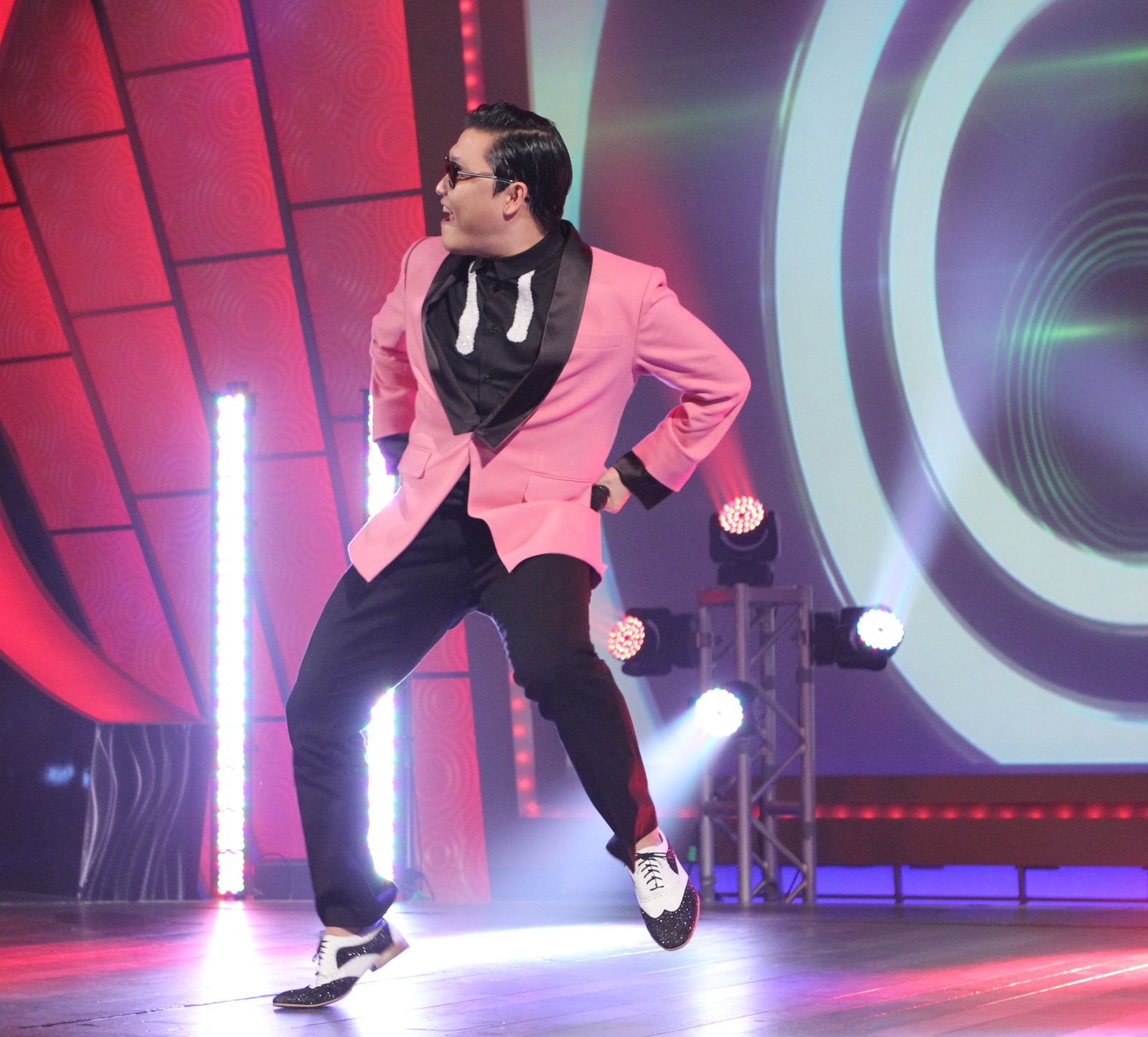 concert dance dancer gangnam korean pop psy rapper singer 2k 4k