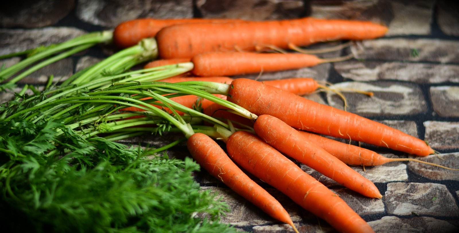 pile of carrots on floor vegetables harvest healthy red 2k 4k 5k