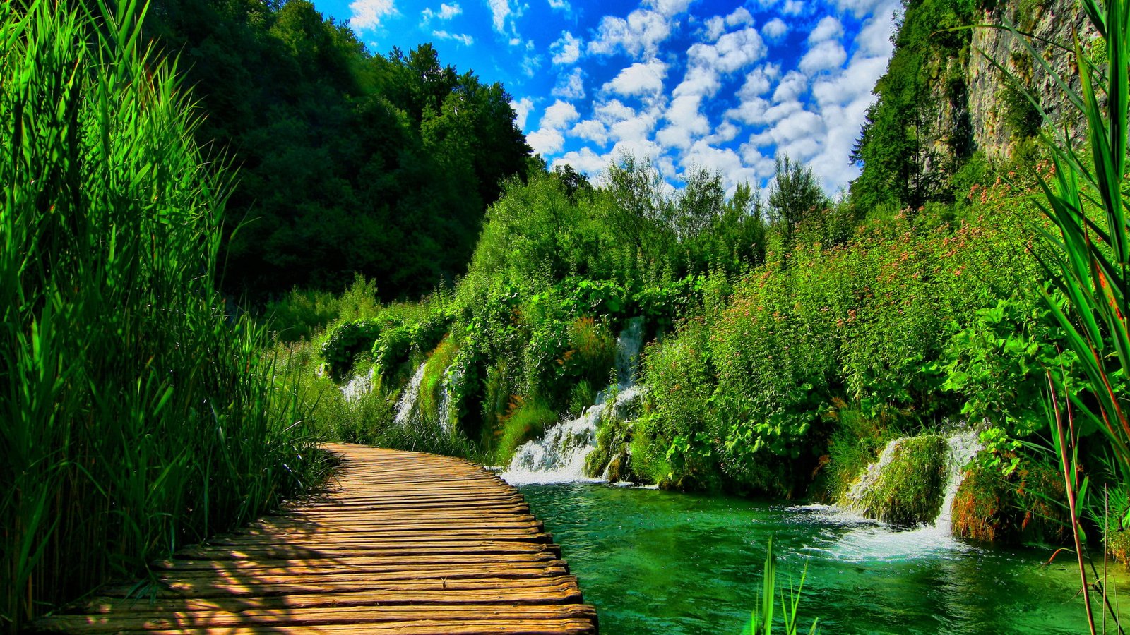 Waterfall Mountain valley river nature pic 2k