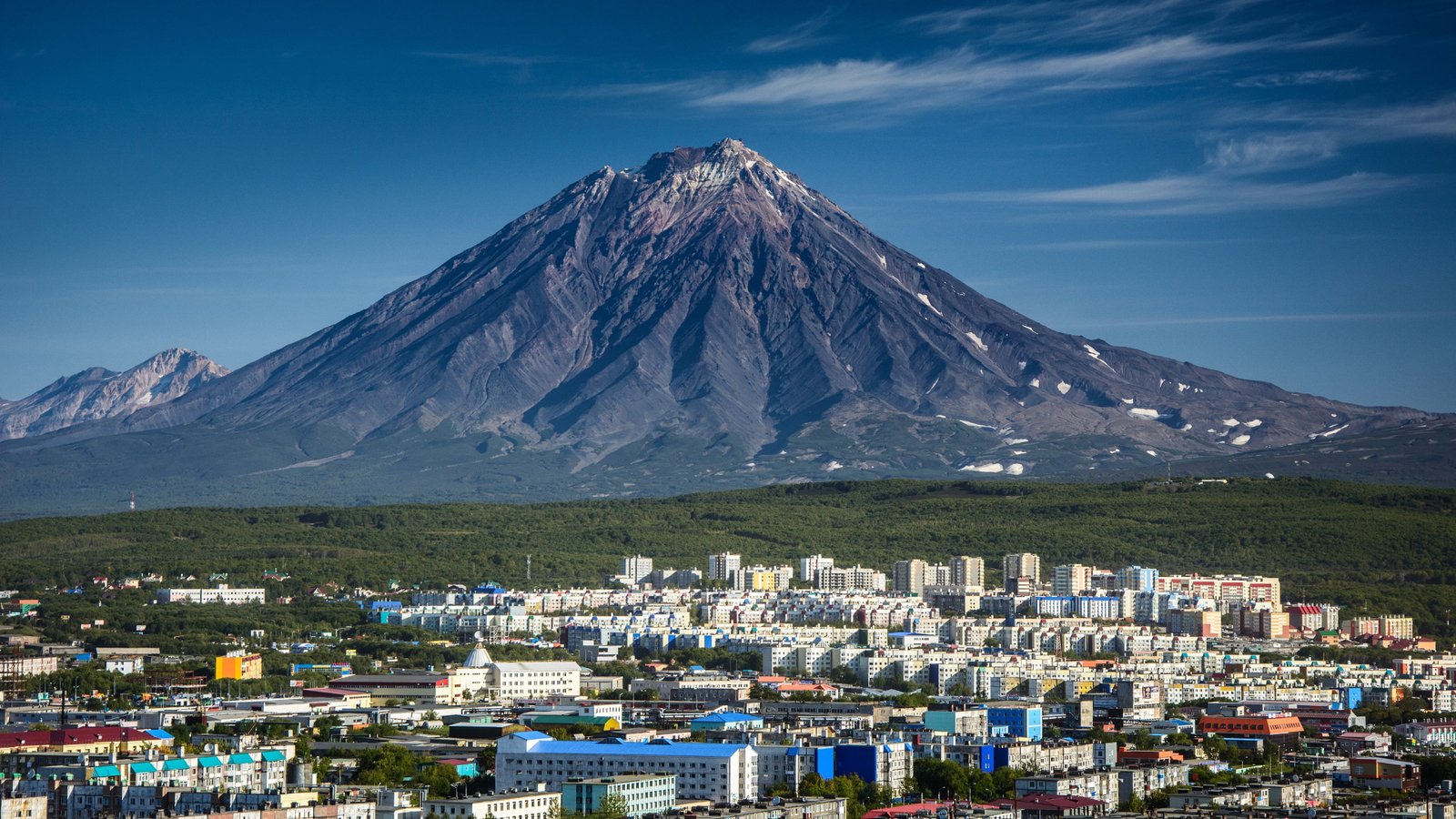 daytime koryaksky volcano russia kamchatka krai 2k 4k