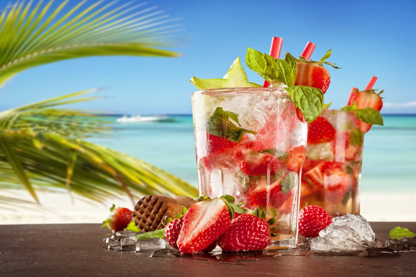 sliced strawberry fruits sea beach cocktail summer fresh 2k 4k 5k