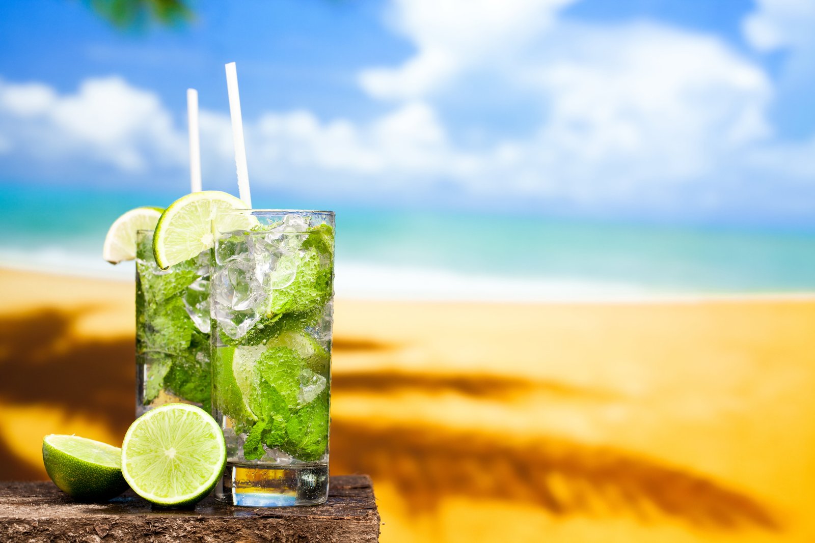 two clear drinking glasses sea beach cocktail lime fresh 2k 4k 5k
